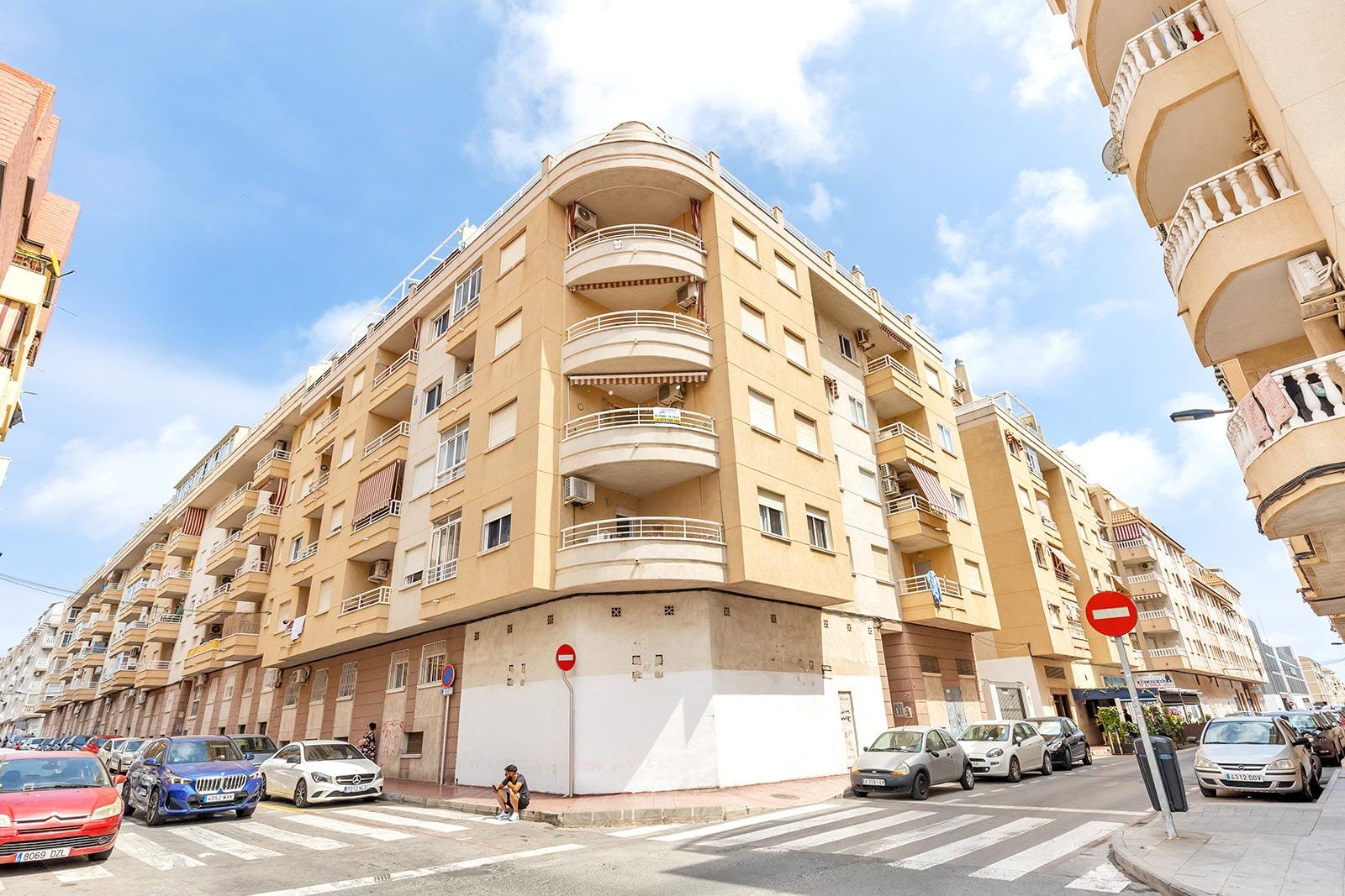 Apartment in Torrevieja, Alicante, Spain 3 bedrooms,  No. 189873