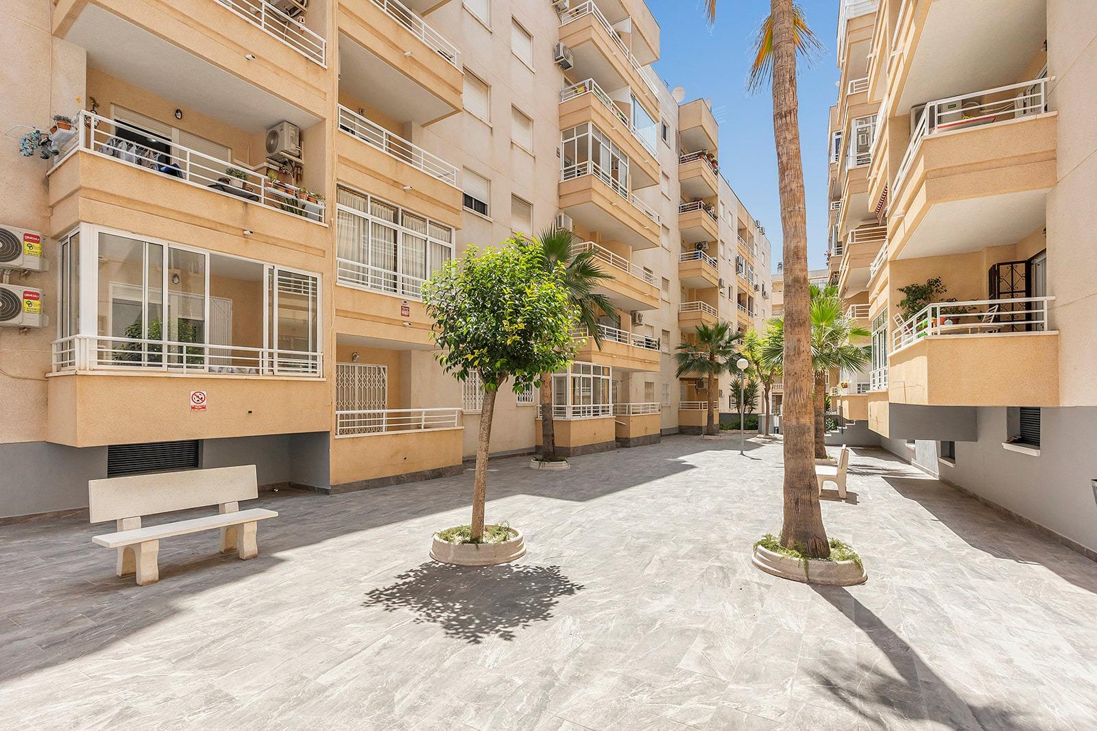 Apartment in Torrevieja, Alicante, Spain 3 bedrooms,  No. 189873