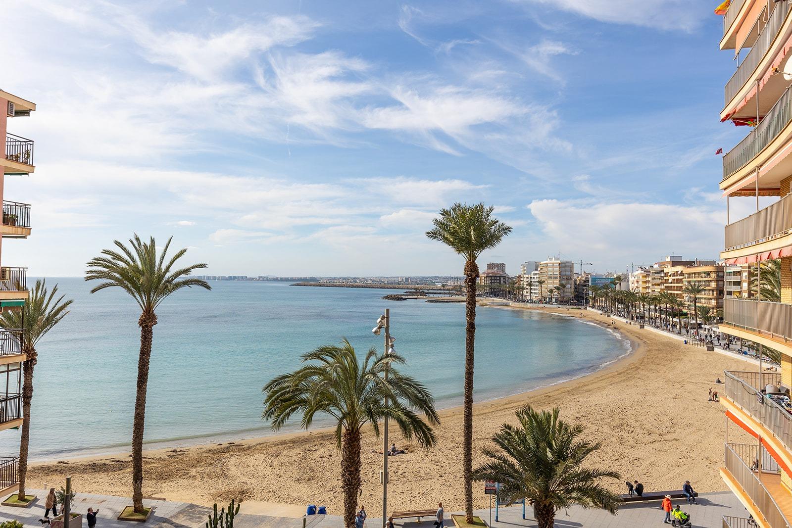 Apartment in Torrevieja, Alicante, Spain 3 bedrooms,  No. 189873