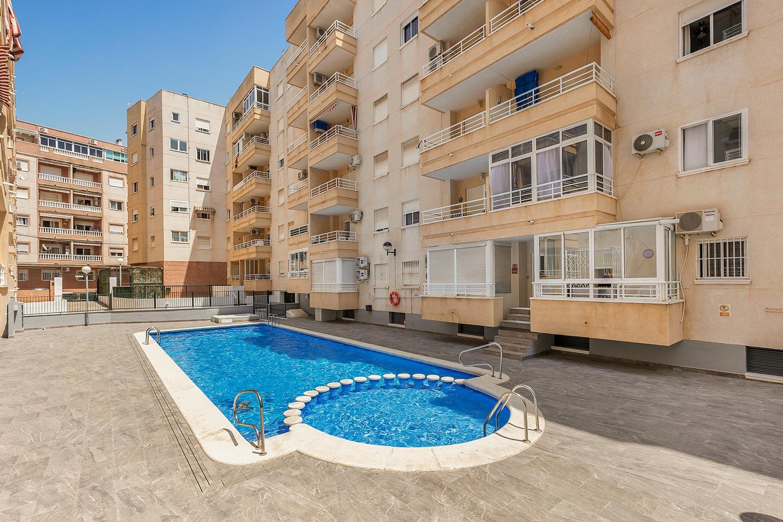 Apartment in Torrevieja, Alicante, Spain 3 bedrooms,  No. 189873