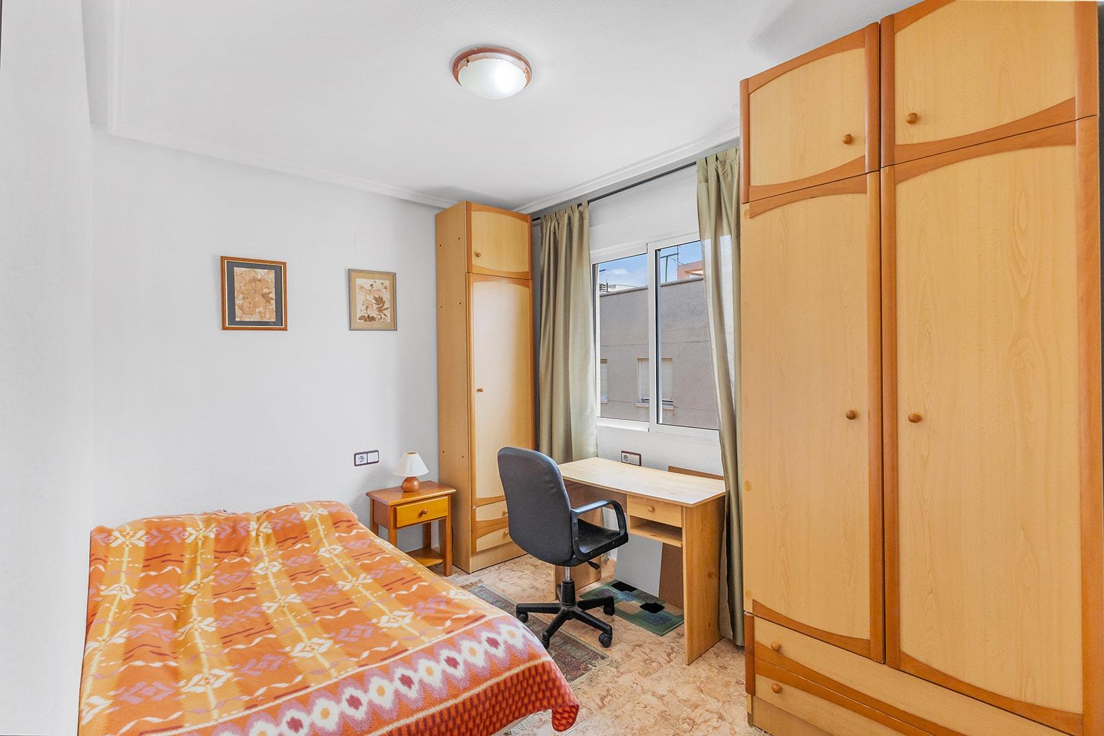 Apartment in Torrevieja, Alicante, Spain 3 bedrooms,  No. 189873