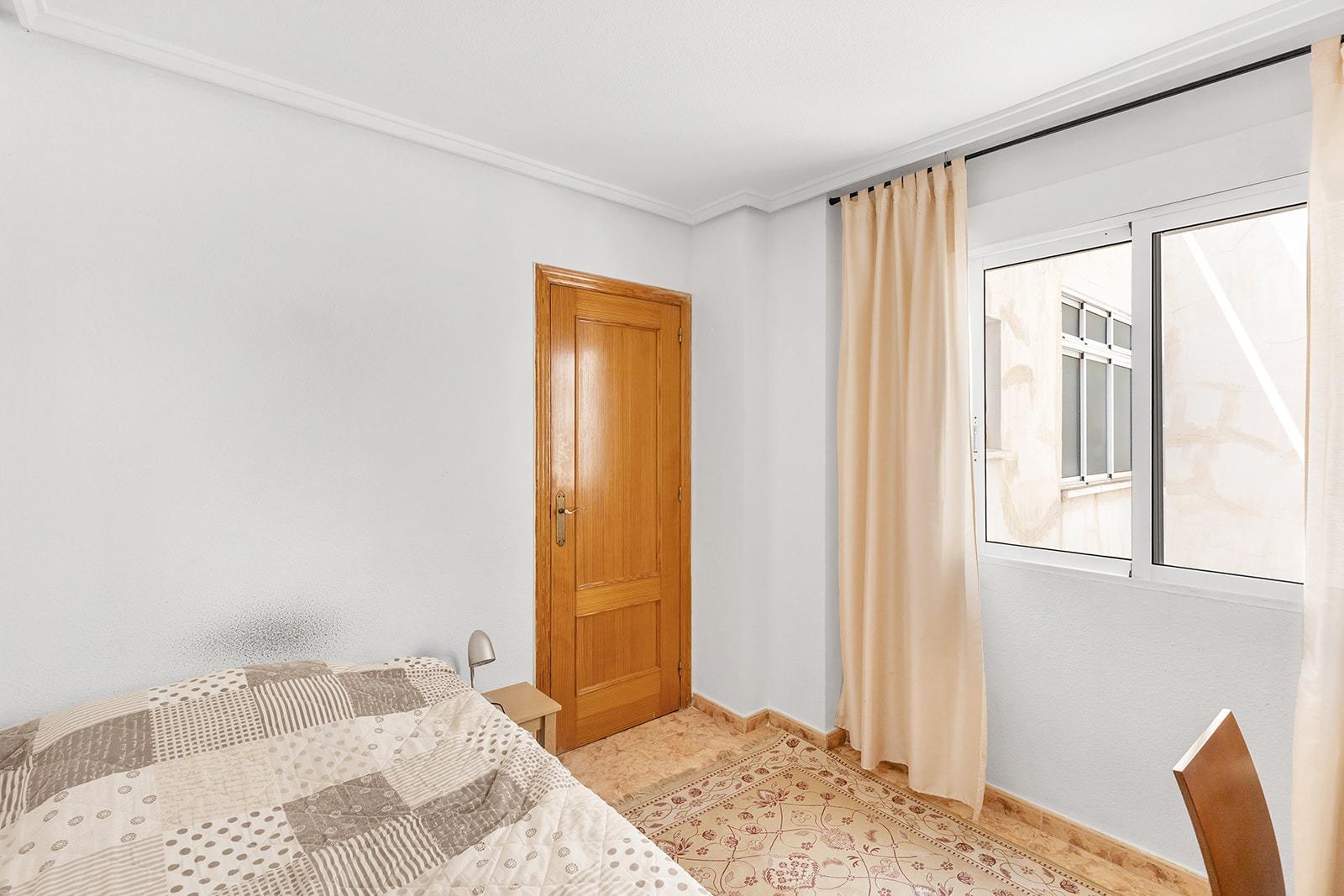 Apartment in Torrevieja, Alicante, Spain 3 bedrooms,  No. 189873