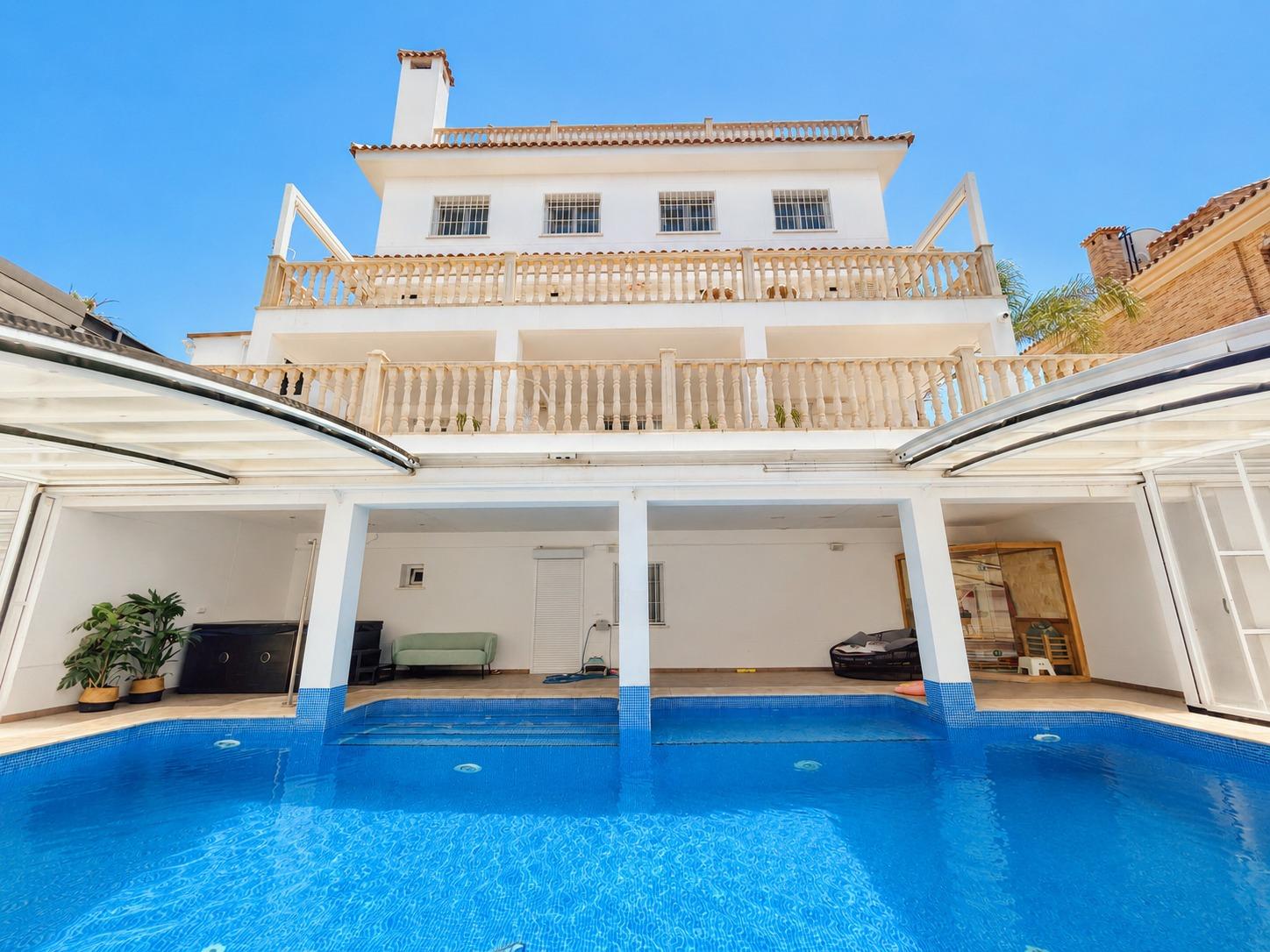 Huvila Dehesa De Campoamor, Alicante, Espanja 4 makuuhuonetta, 431 m2 No. 189874