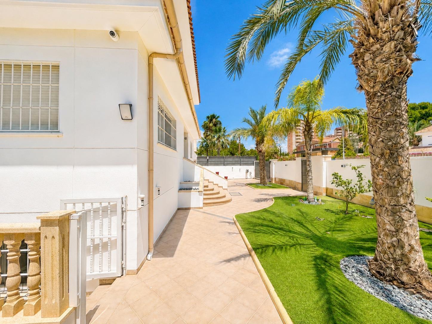 Huvila Dehesa De Campoamor, Alicante, Espanja 4 makuuhuonetta, 431 m2 No. 189874