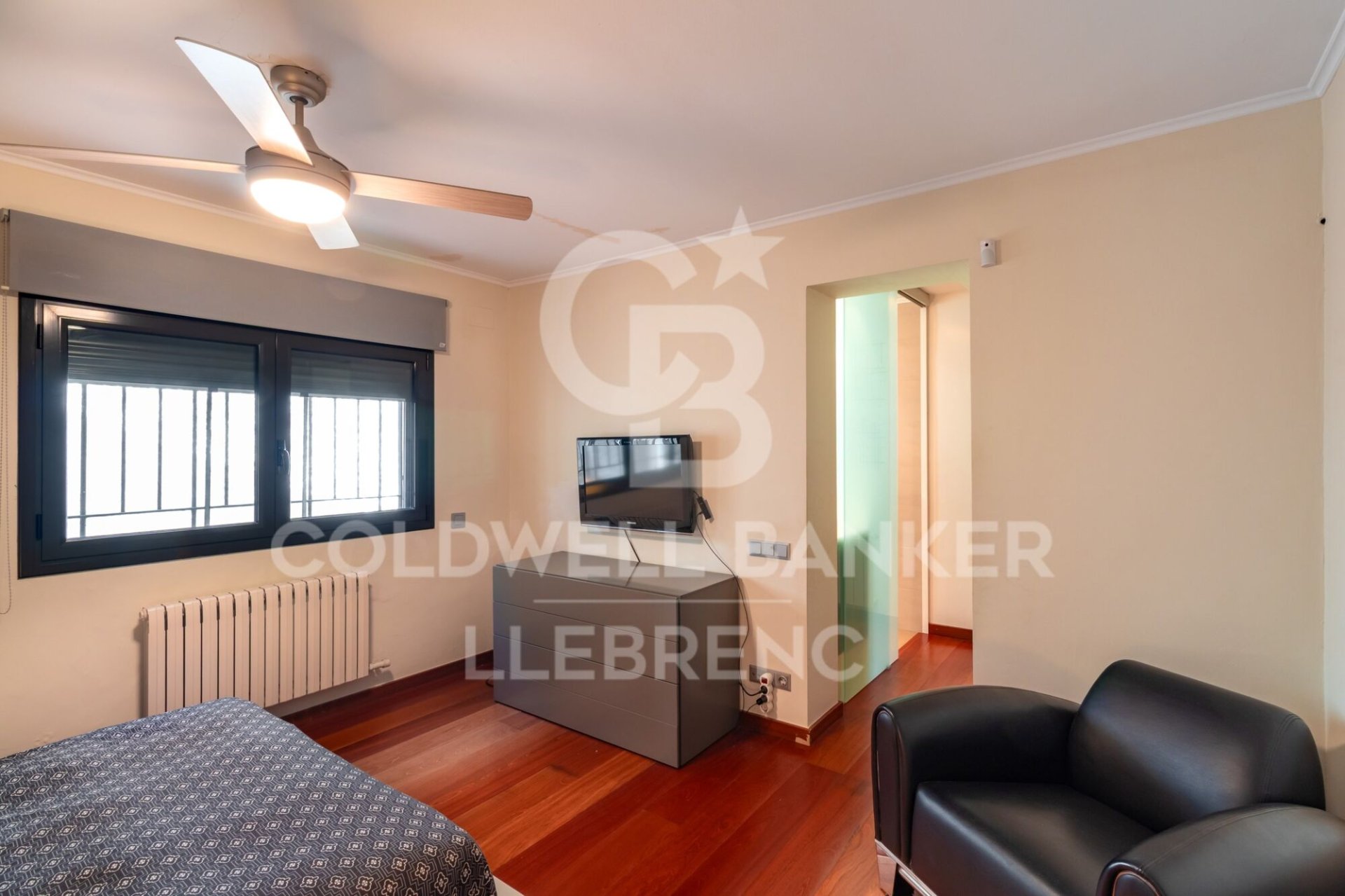 House à Barcelona, Espagne 6 chambres, 260 m2 No. 157082