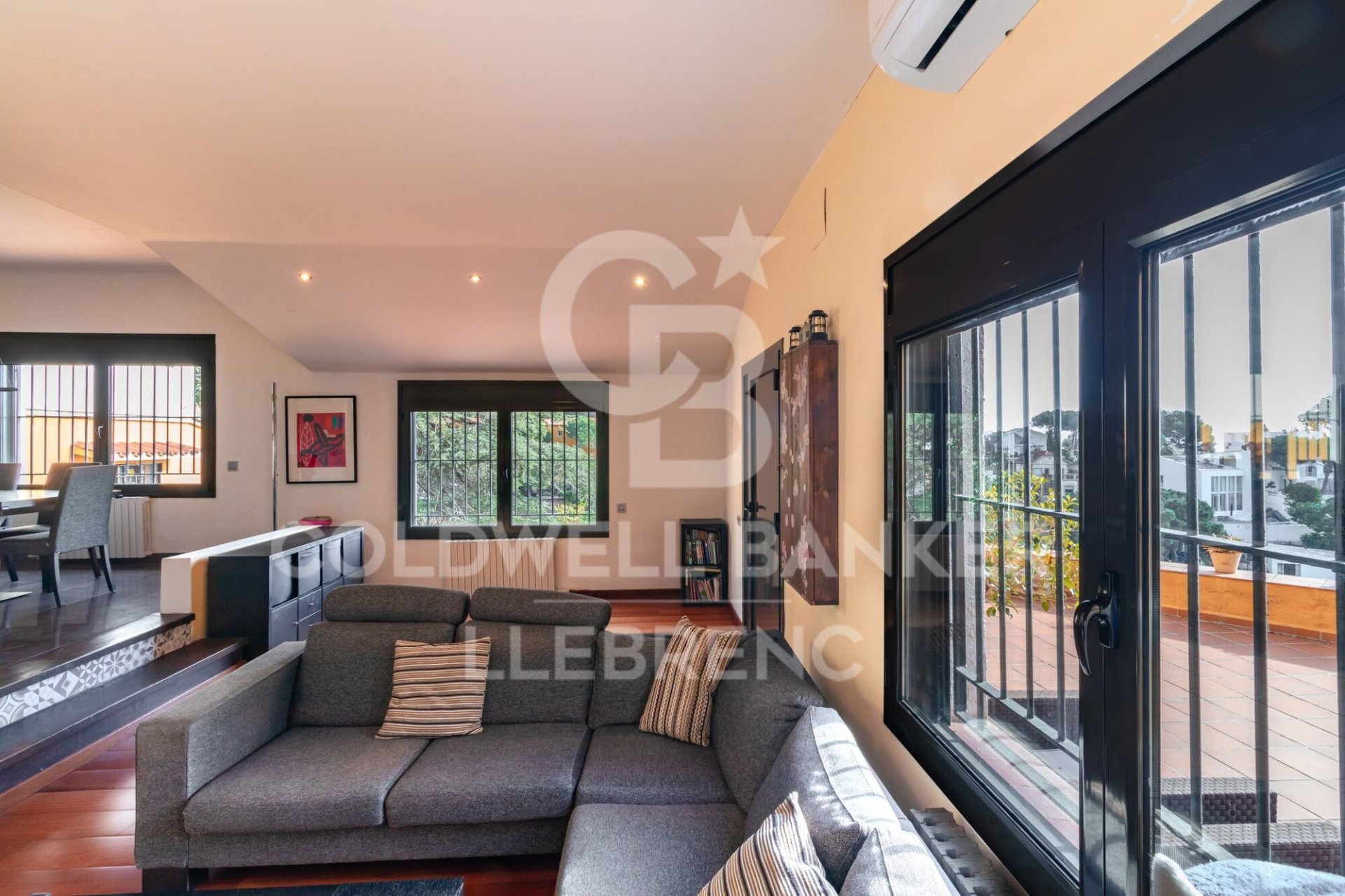 House à Barcelona, Espagne 6 chambres, 260 m2 No. 157082