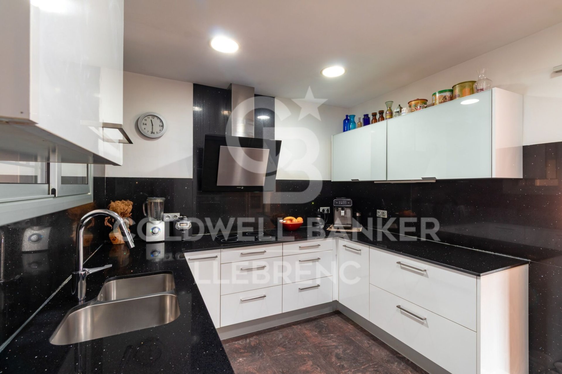 House à Barcelona, Espagne 6 chambres, 260 m2 No. 157082
