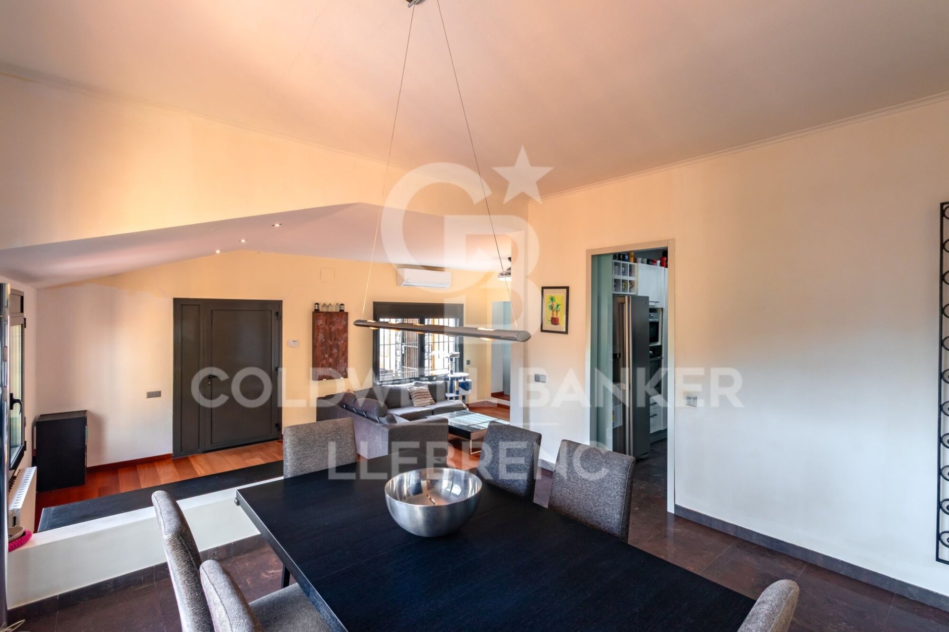 House à Barcelona, Espagne 6 chambres, 260 m2 No. 157082