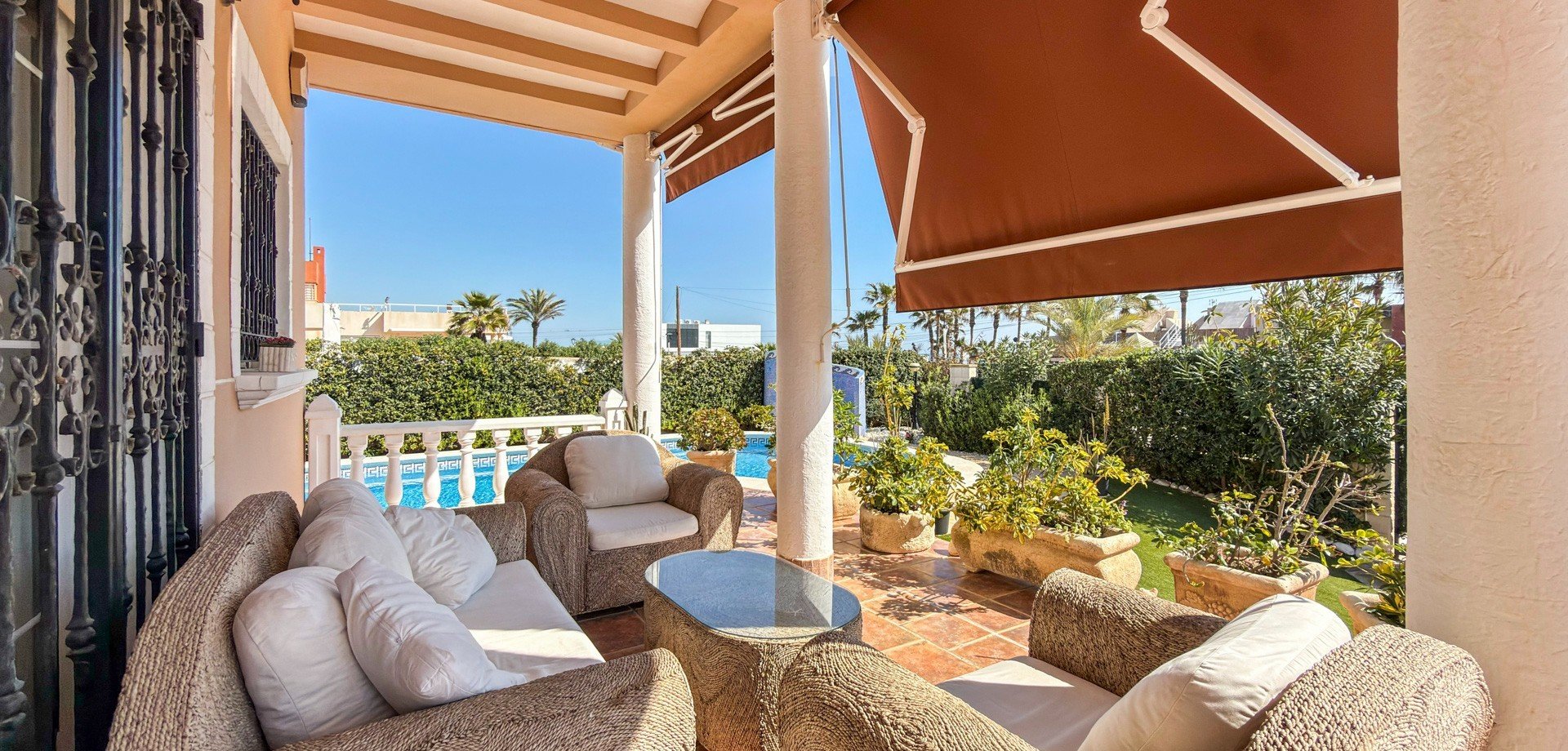 Villa à Torrevieja, Alicante, Espagne 5 chambres, 440 m2 No. 163136