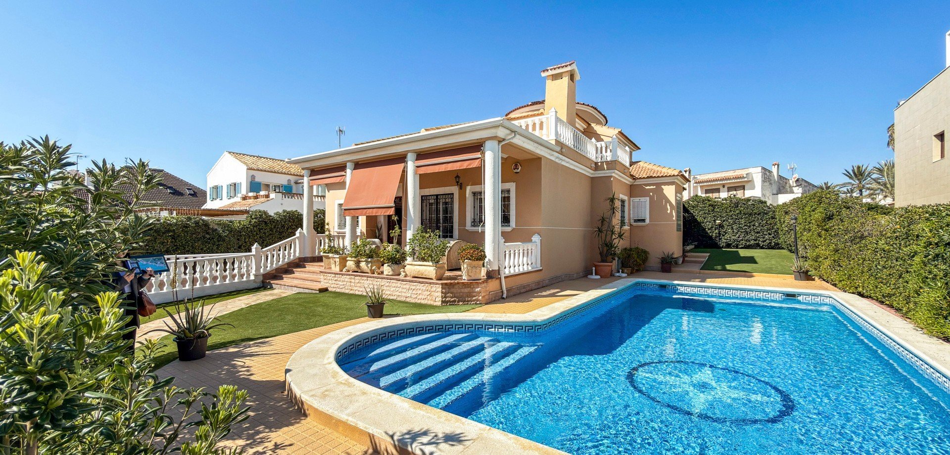Villa à Torrevieja, Alicante, Espagne 5 chambres, 440 m2 No. 163136