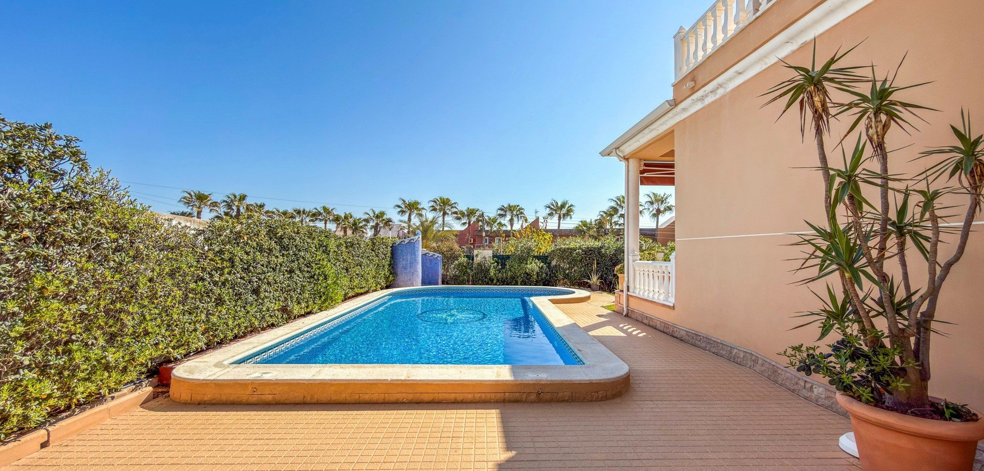 Villa à Torrevieja, Alicante, Espagne 5 chambres, 440 m2 No. 163136