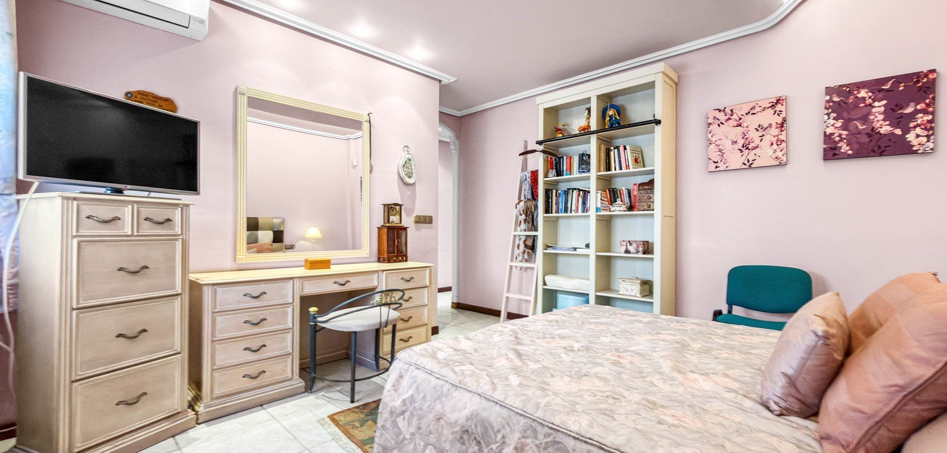 Villa à Torrevieja, Alicante, Espagne 5 chambres, 440 m2 No. 163136