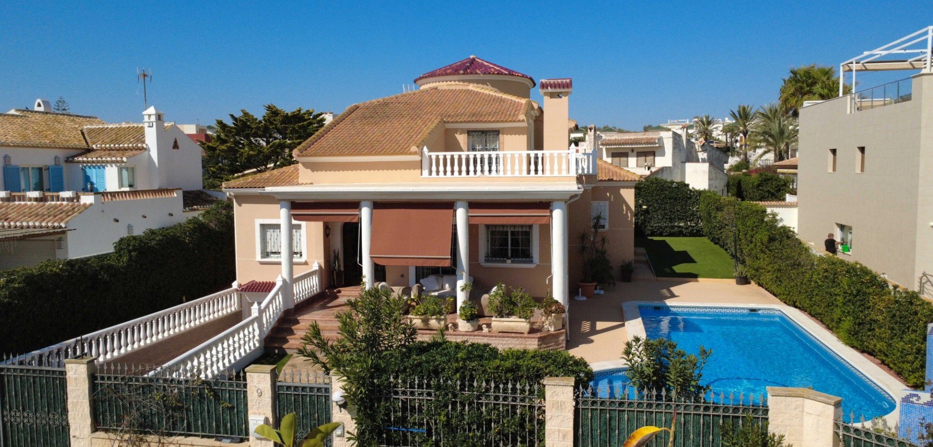 Villa à Torrevieja, Alicante, Espagne 5 chambres, 440 m2 No. 163136