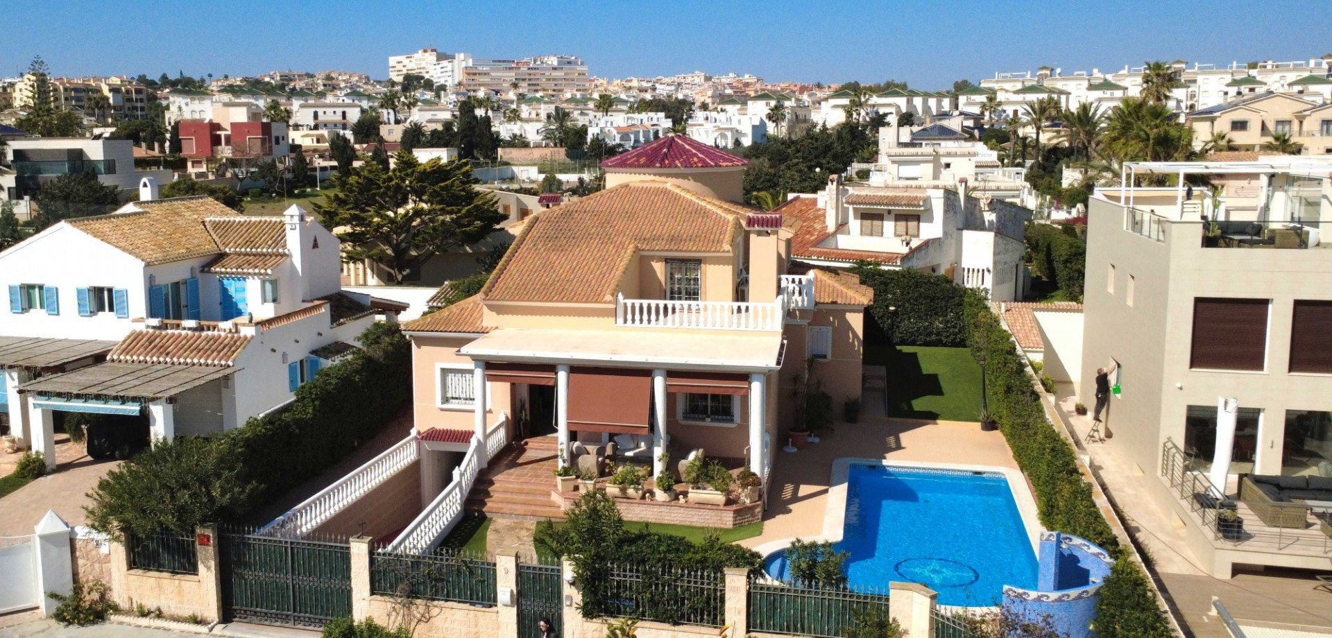 Villa à Torrevieja, Alicante, Espagne 5 chambres, 440 m2 No. 163136