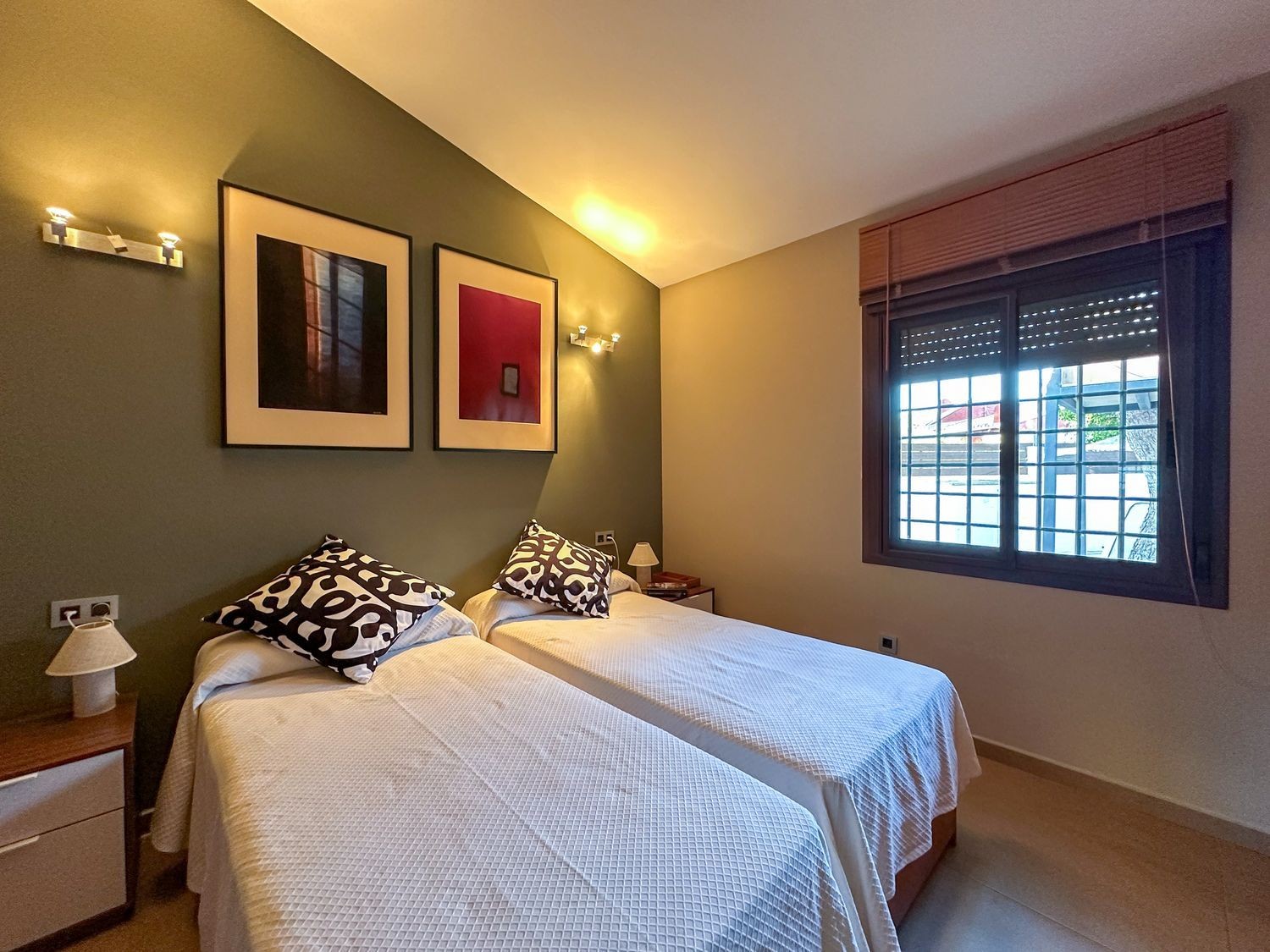 Villa in Punta Prima, Alicante, Spain 4 bedrooms, 144 sq.m. No. 180593