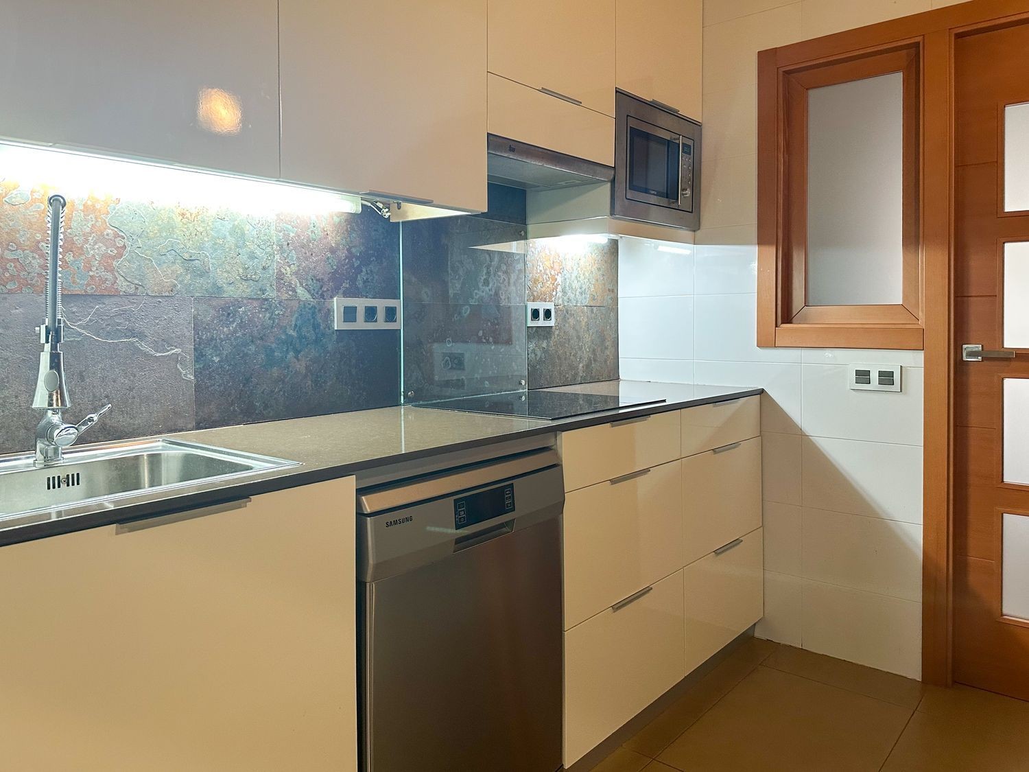 Villa in Punta Prima, Alicante, Spain 4 bedrooms, 144 sq.m. No. 180593