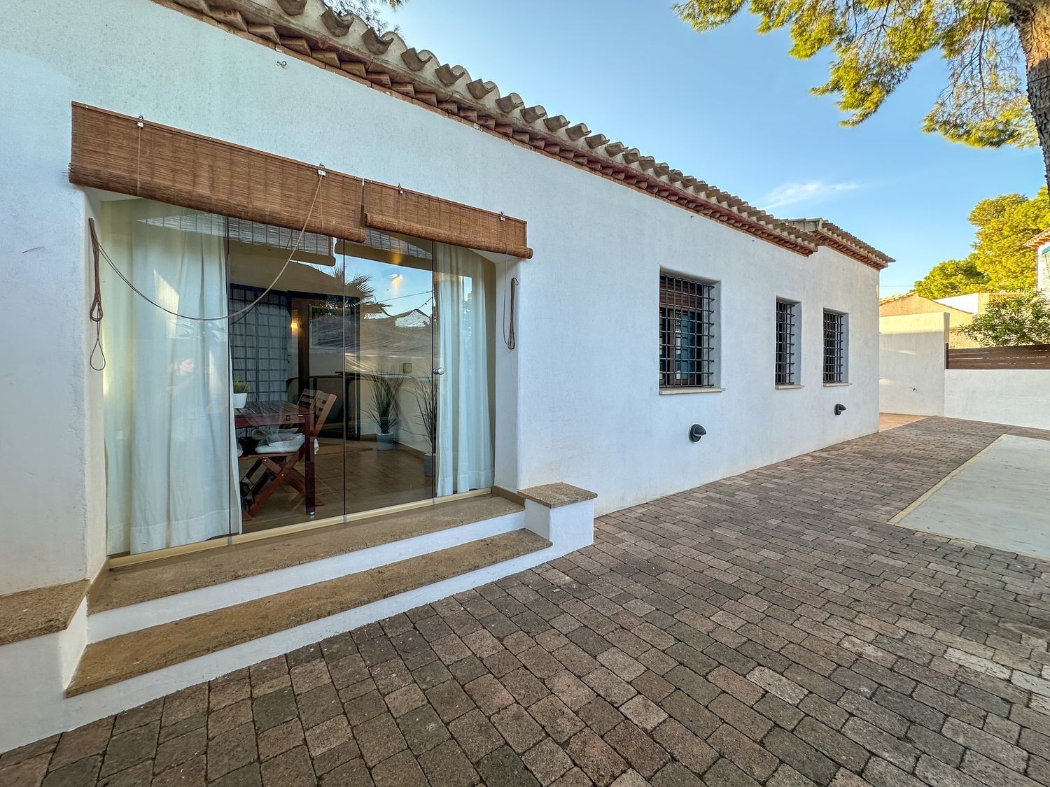 Villa in Punta Prima, Alicante, Spain 4 bedrooms, 144 sq.m. No. 180593