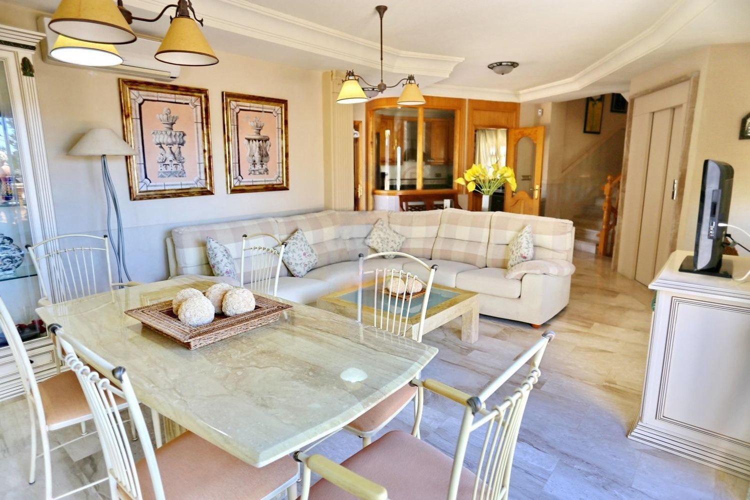 Villa in Guardamar del Segura, Alicante, Spain 5 bedrooms, 261 sq.m. No. 180595
