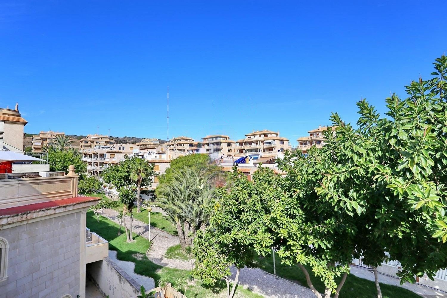 Villa in Guardamar del Segura, Alicante, Spain 5 bedrooms, 261 sq.m. No. 180595