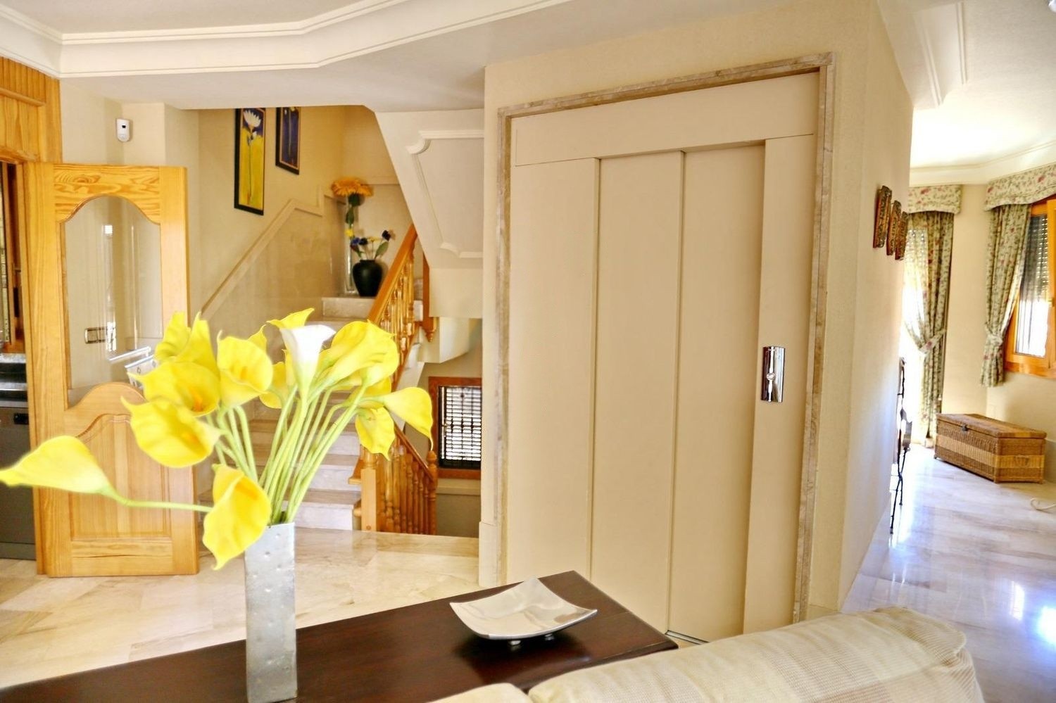 Villa in Guardamar del Segura, Alicante, Spain 5 bedrooms, 261 sq.m. No. 180595