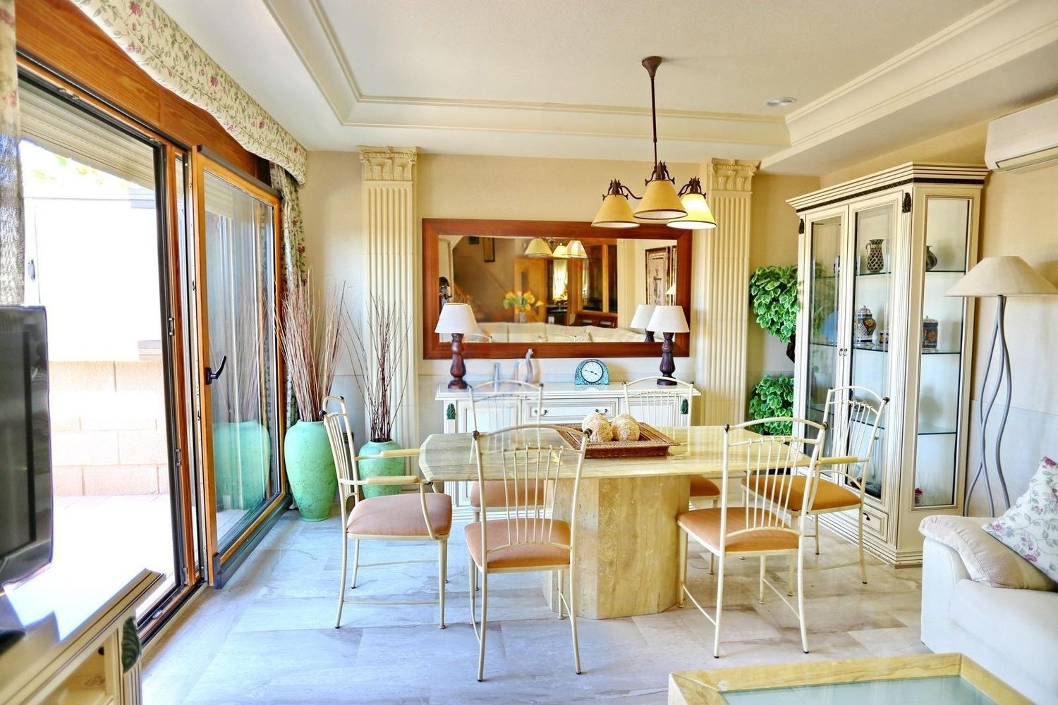 Villa in Guardamar del Segura, Alicante, Spain 5 bedrooms, 261 sq.m. No. 180595