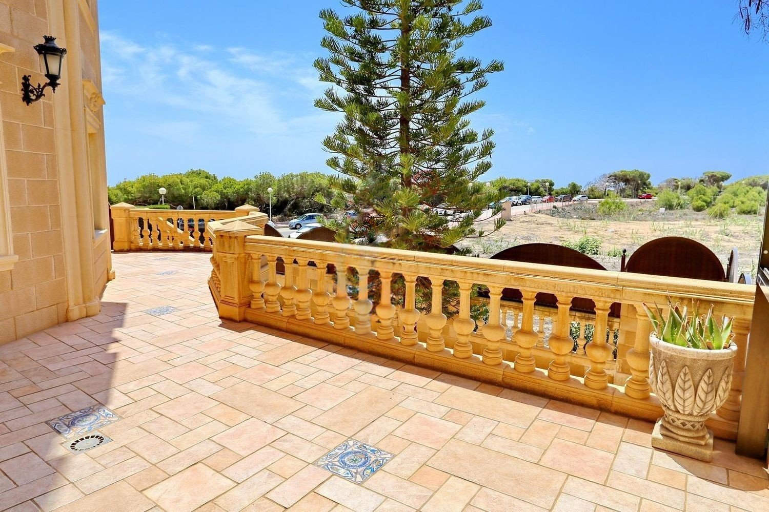 Villa in Guardamar del Segura, Alicante, Spain 5 bedrooms, 261 sq.m. No. 180595