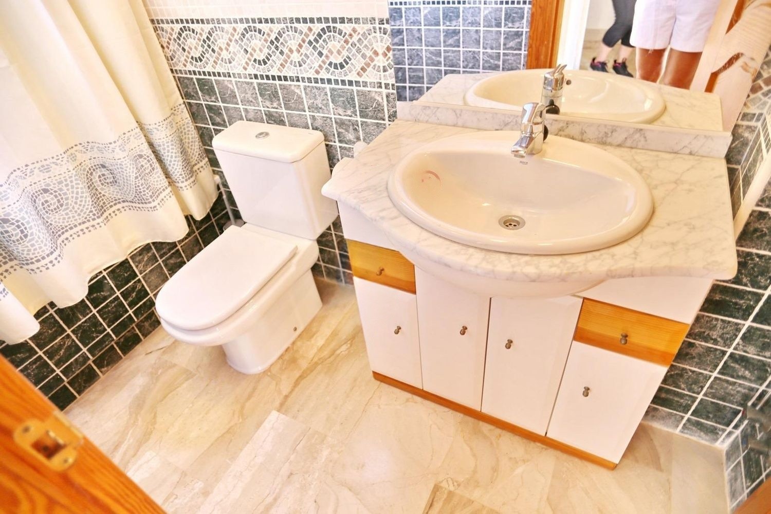 Villa in Guardamar del Segura, Alicante, Spain 5 bedrooms, 261 sq.m. No. 180595