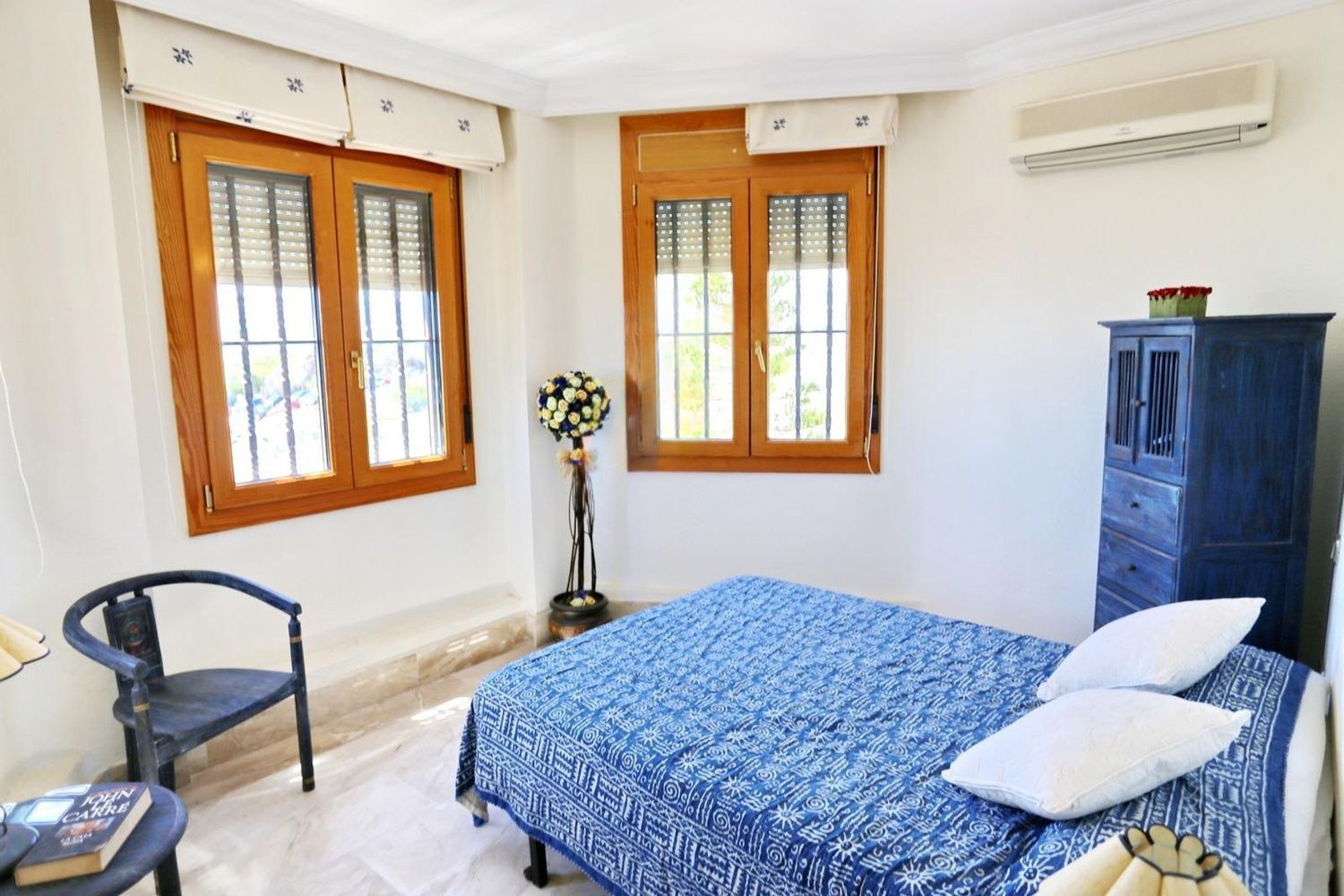 Villa in Guardamar del Segura, Alicante, Spain 5 bedrooms, 261 sq.m. No. 180595