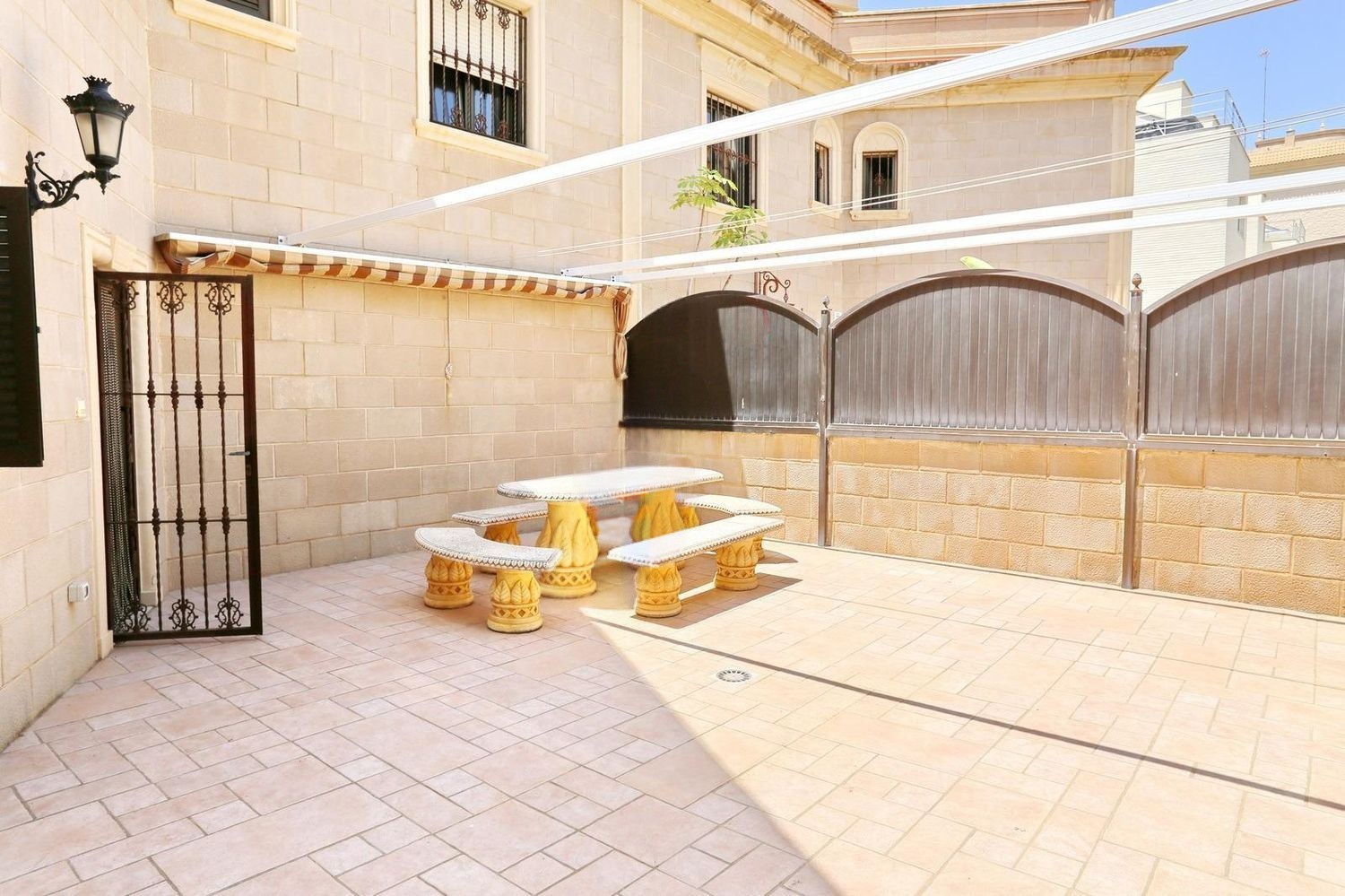 Villa in Guardamar del Segura, Alicante, Spain 5 bedrooms, 261 sq.m. No. 180595