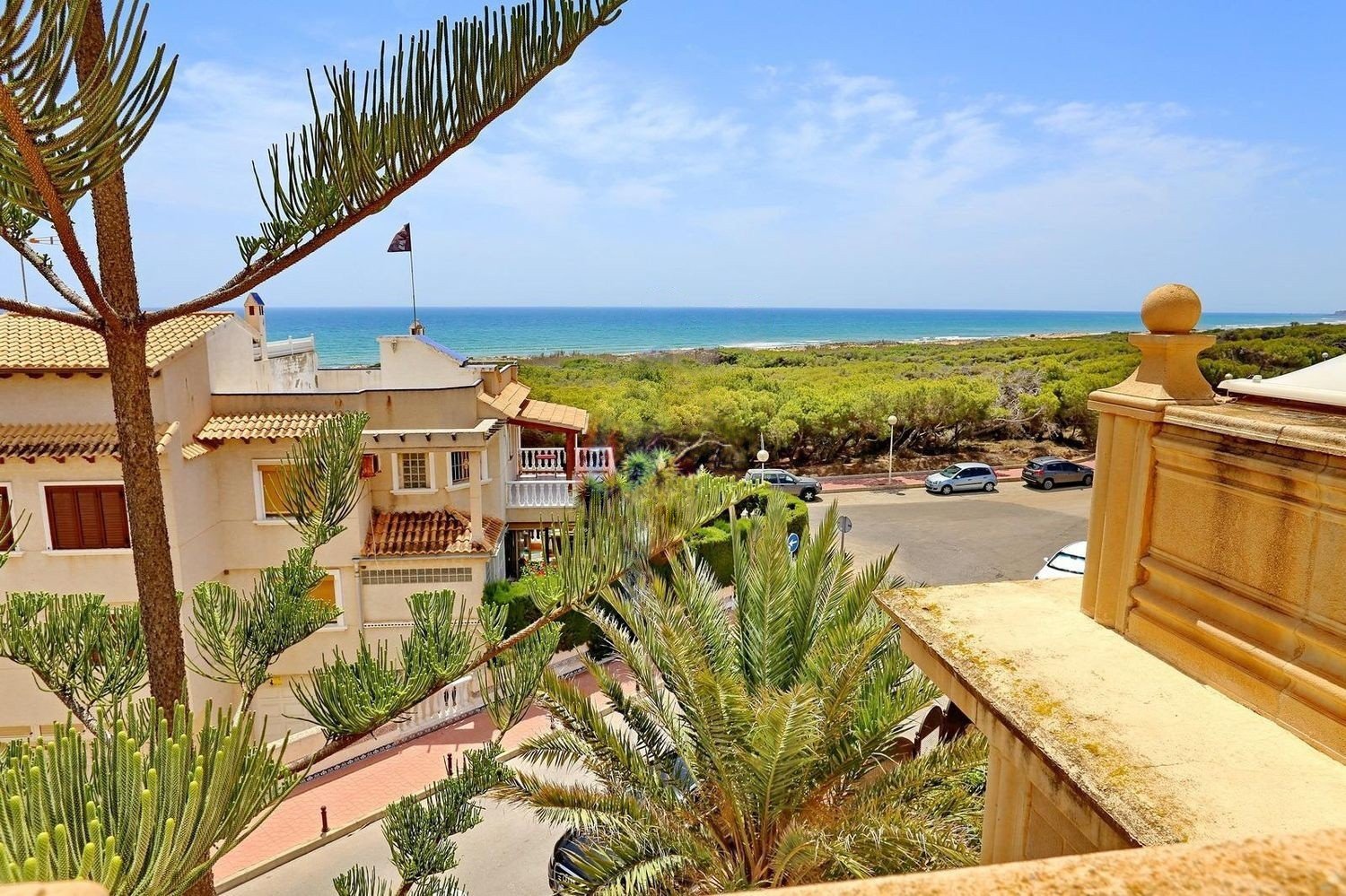 Villa in Guardamar del Segura, Alicante, Spain 5 bedrooms, 261 sq.m. No. 180595