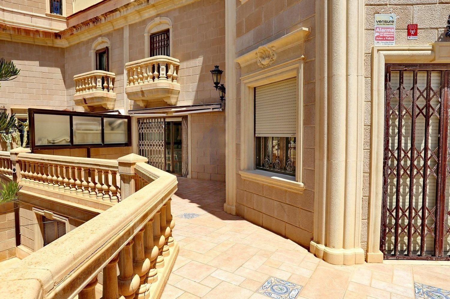 Villa in Guardamar del Segura, Alicante, Spain 5 bedrooms, 261 sq.m. No. 180595