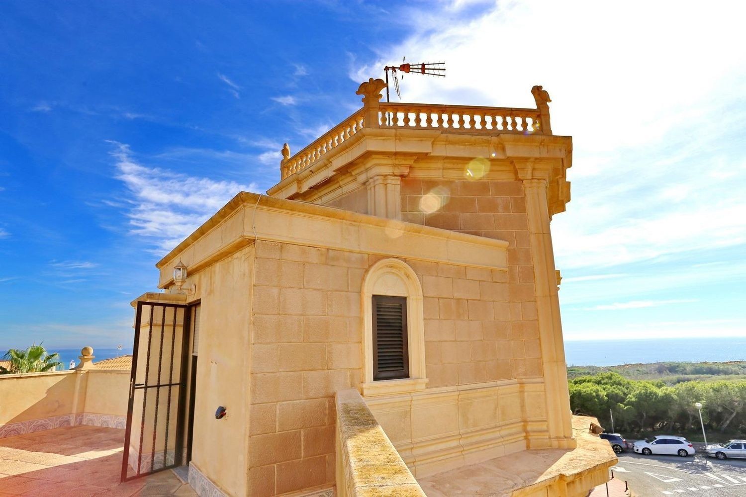 Villa in Guardamar del Segura, Alicante, Spain 5 bedrooms, 261 sq.m. No. 180595