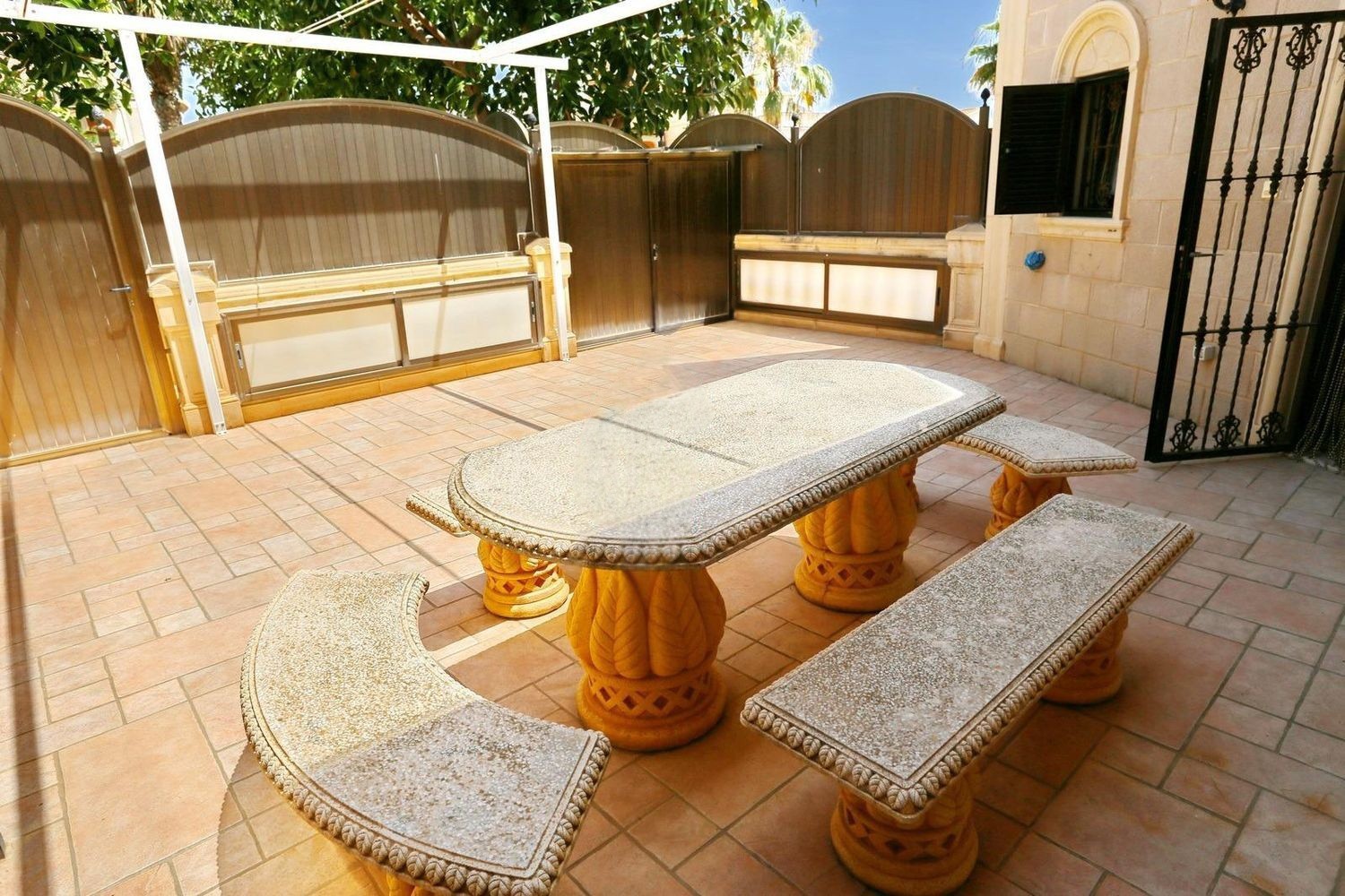 Villa in Guardamar del Segura, Alicante, Spain 5 bedrooms, 261 sq.m. No. 180595