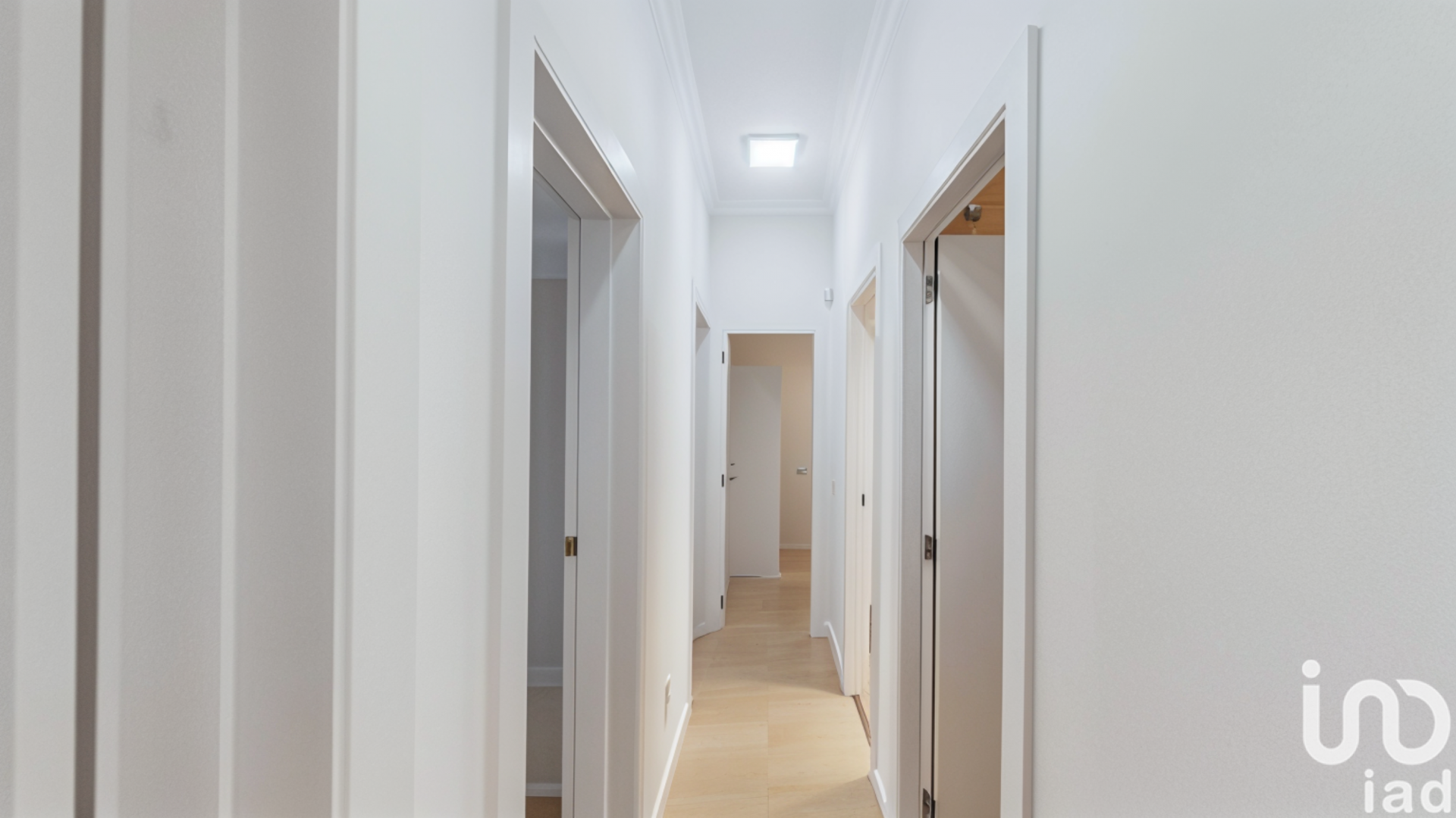 Apartamento en Barcelona, España 4 dormitorios, 89 m2 No. 153936