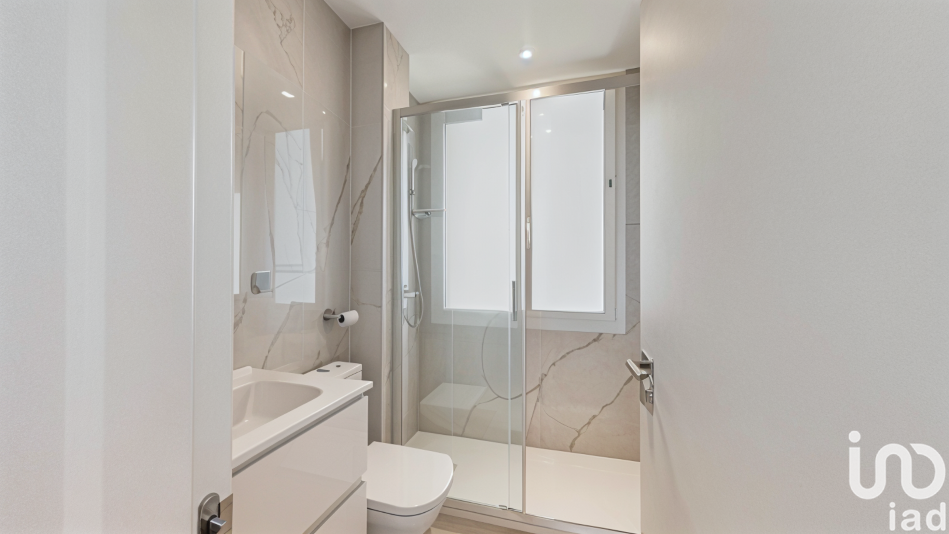 Apartamento en Barcelona, España 4 dormitorios, 89 m2 No. 153936