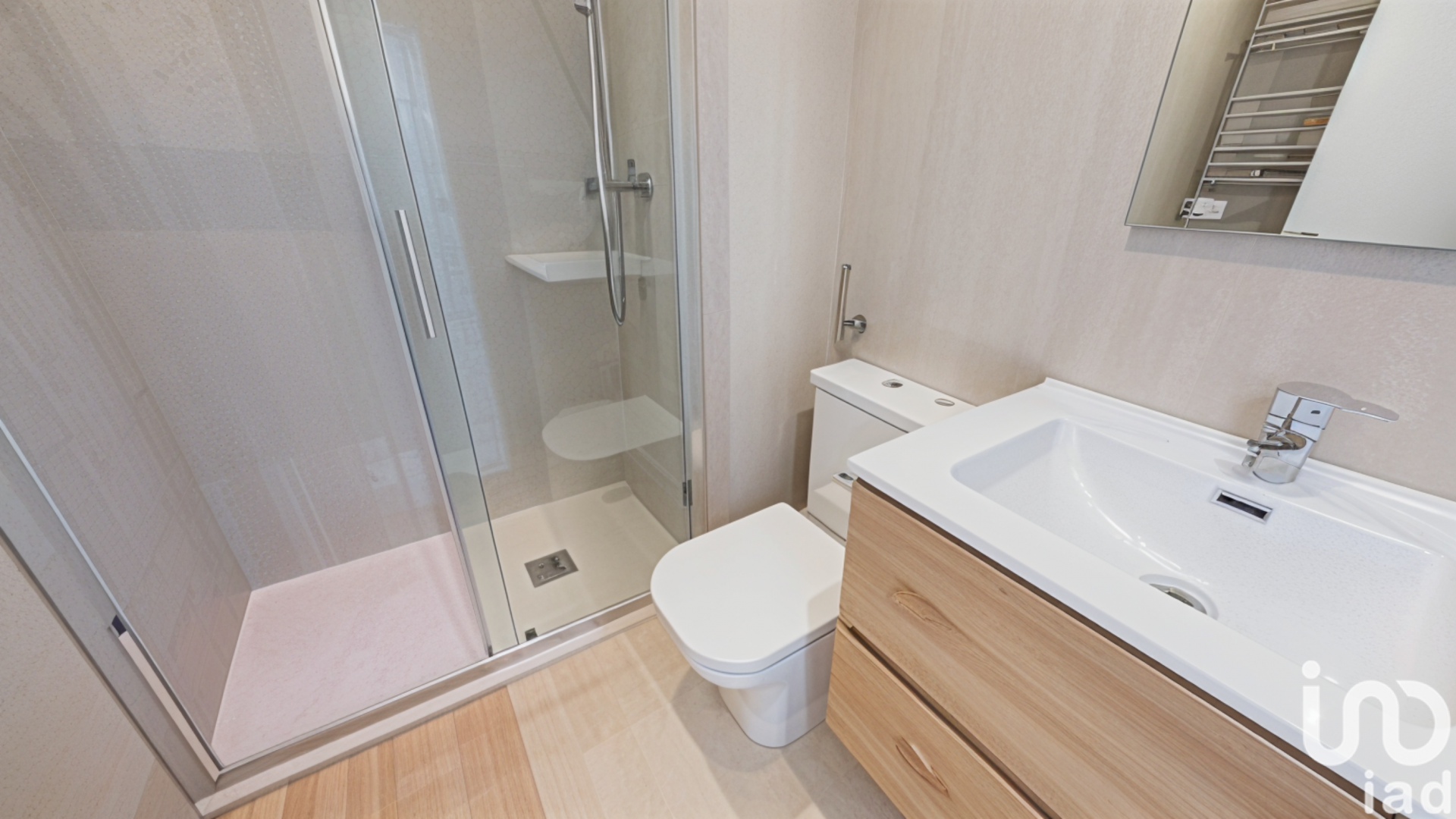 Apartamento en Barcelona, España 4 dormitorios, 89 m2 No. 153936