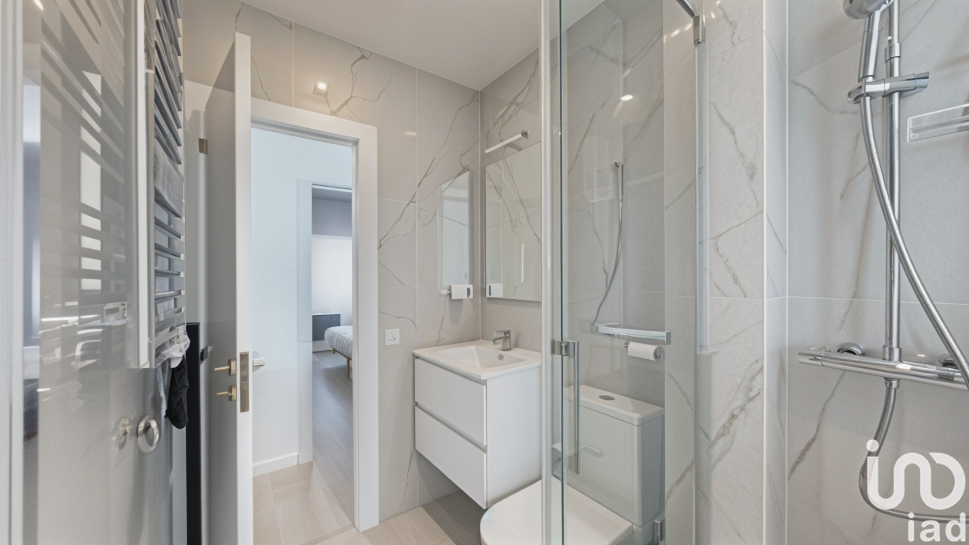 Apartamento en Barcelona, España 4 dormitorios, 89 m2 No. 153936