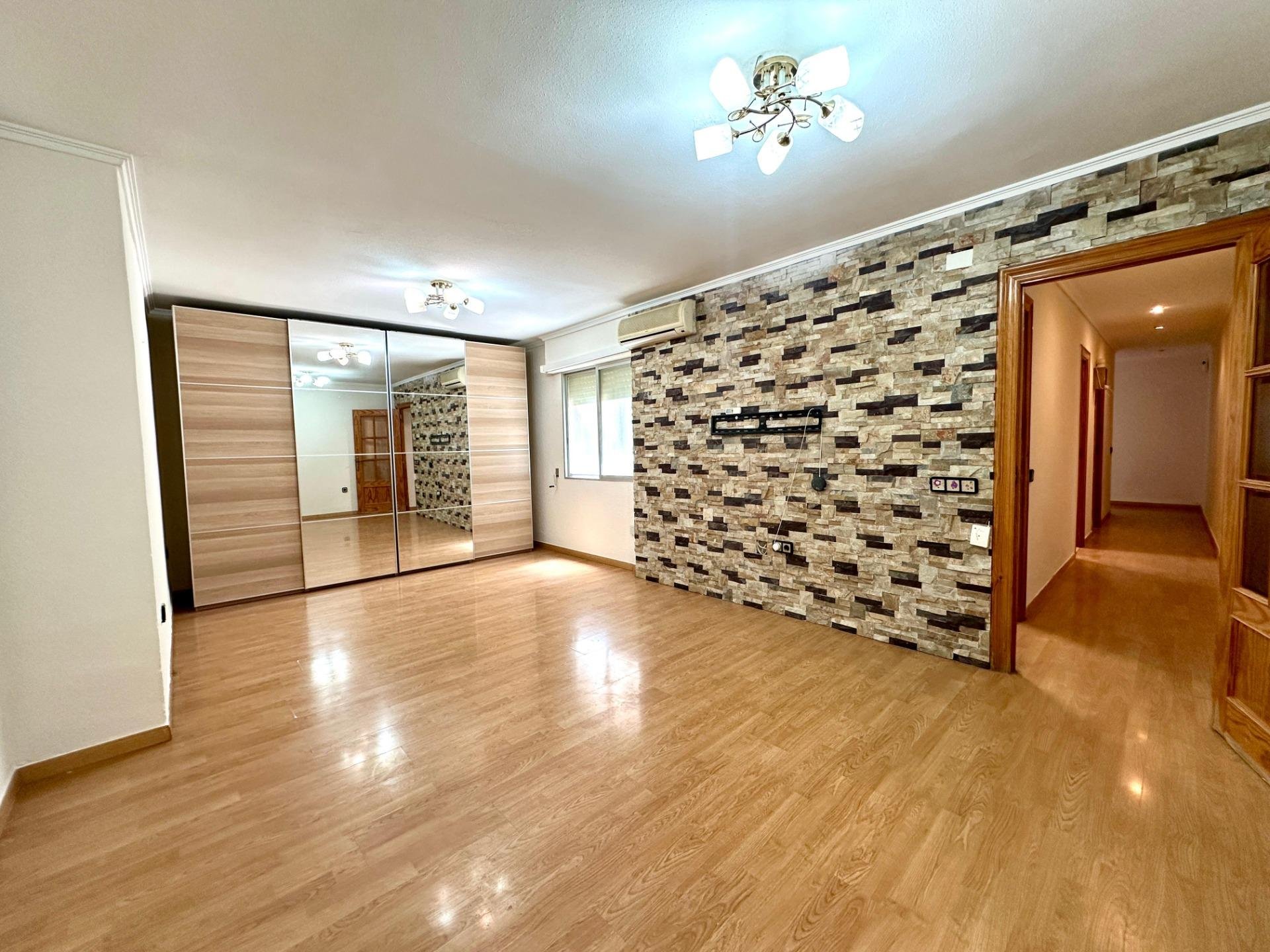 Huoneisto Alicante, Espanja 99 m2 No. 183068