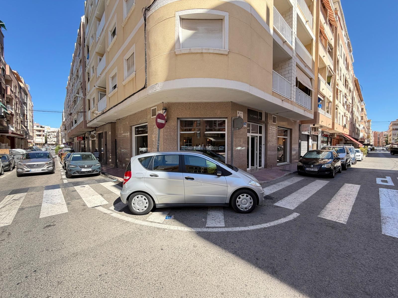 Propiedad comercial en Torrevieja, Alicante, España 121 m2 No. 183072