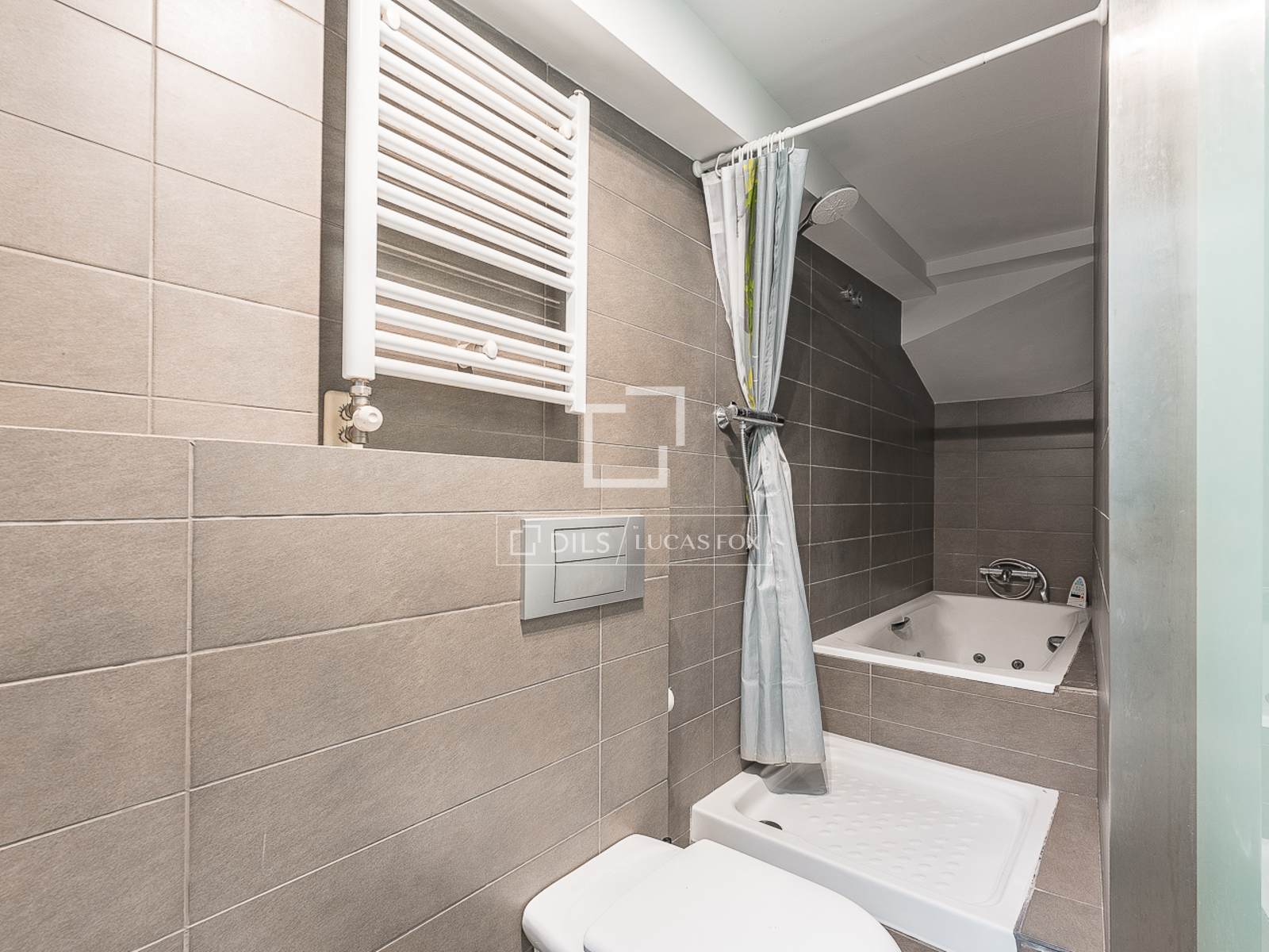 Villa in Barcelona, Spanien 3 Schlafzimmer, 136 m2 Nr. 192654