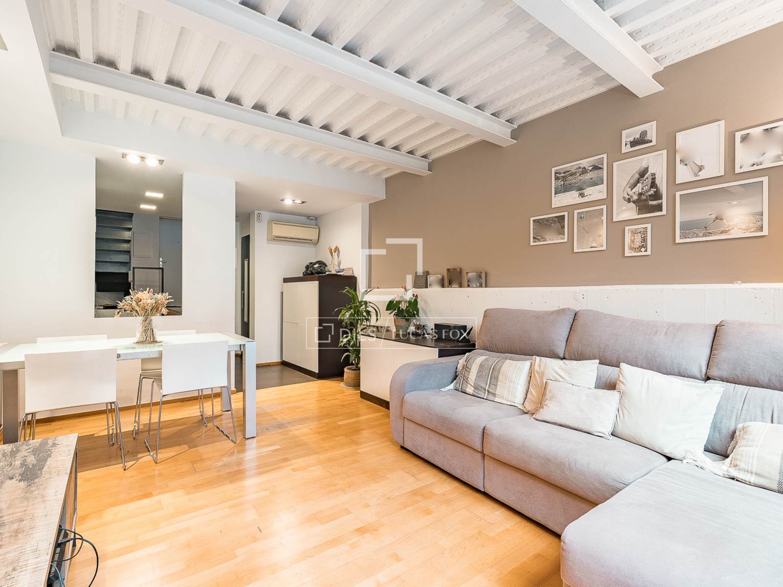 Villa in Barcelona, Spanien 3 Schlafzimmer, 136 m2 Nr. 192654
