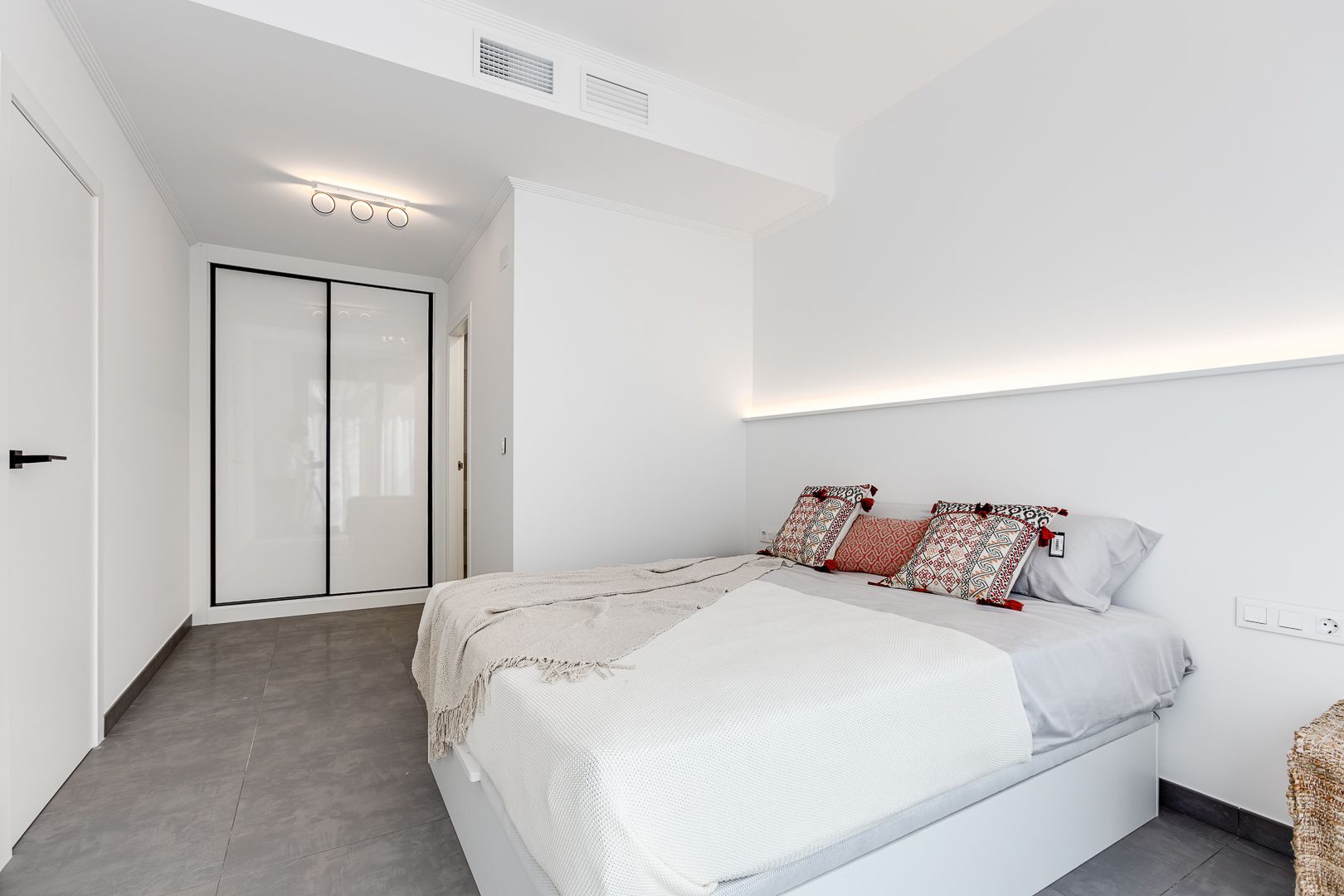 Dom w Torrevieja, Alicante, Hiszpania 4 sypialnie, 210 mkw. nr 95739