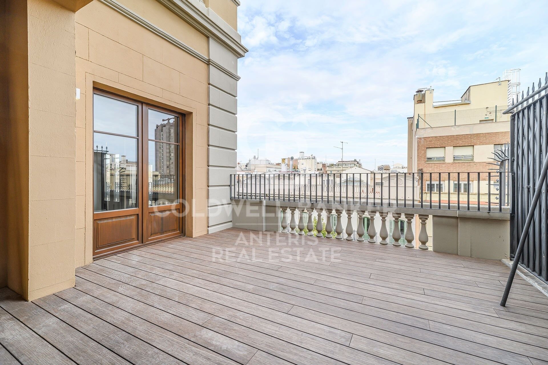 Kattohuoneisto Barcelona, Espanja 2 makuuhuonetta, 90 m2 No. 156977