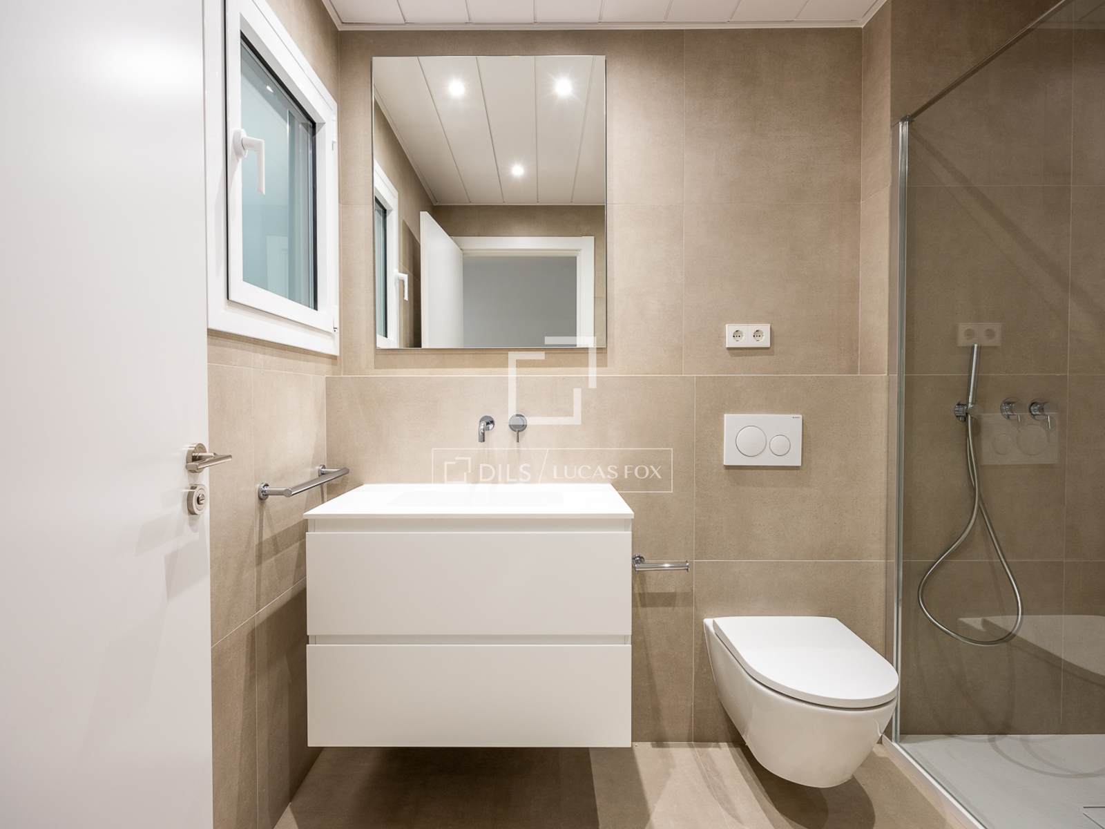 Dzīvoklis Barcelona, Spānijā 5 istabas, 134 m2 Nr. 192824