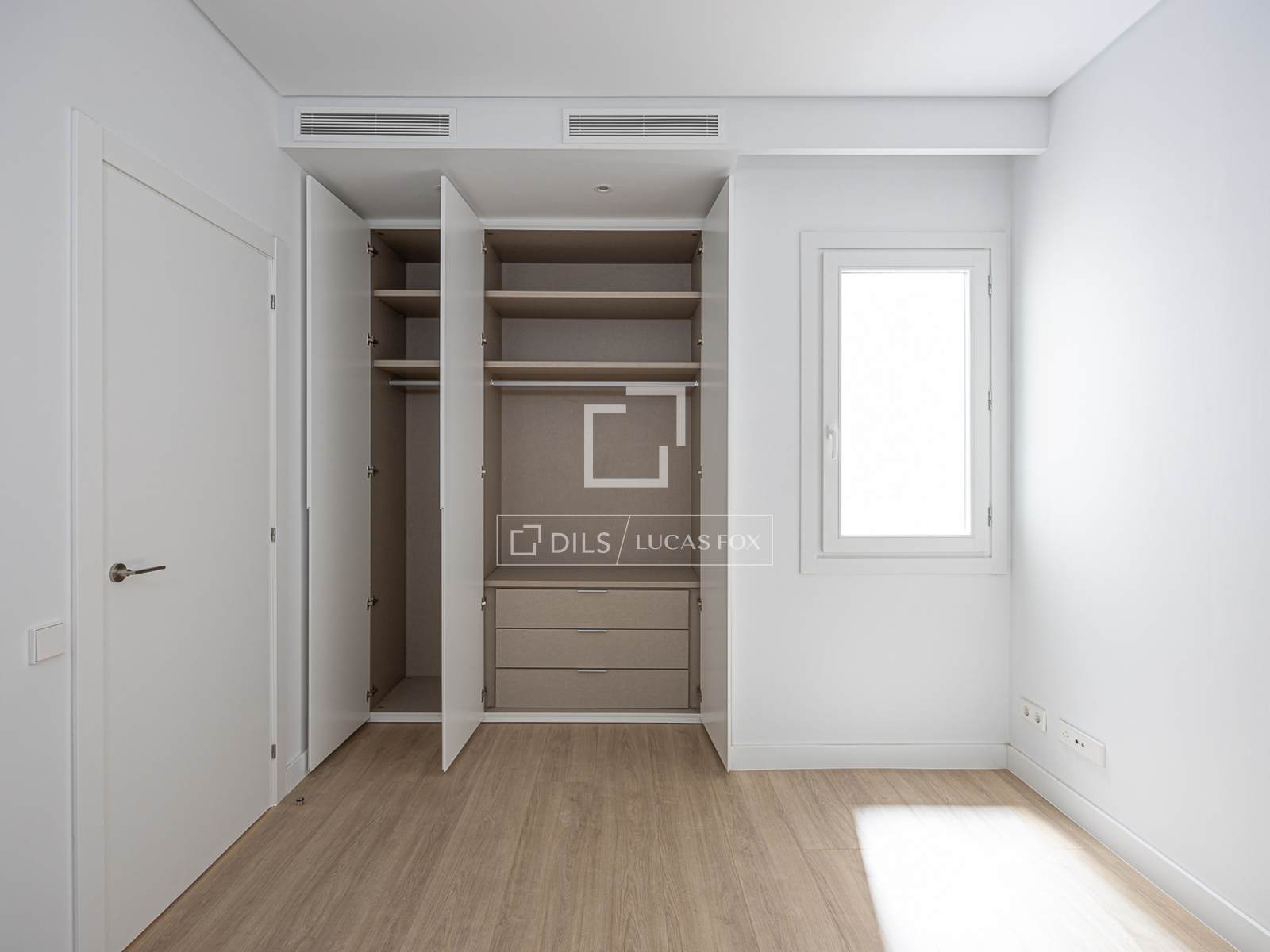 Dzīvoklis Barcelona, Spānijā 5 istabas, 134 m2 Nr. 192824