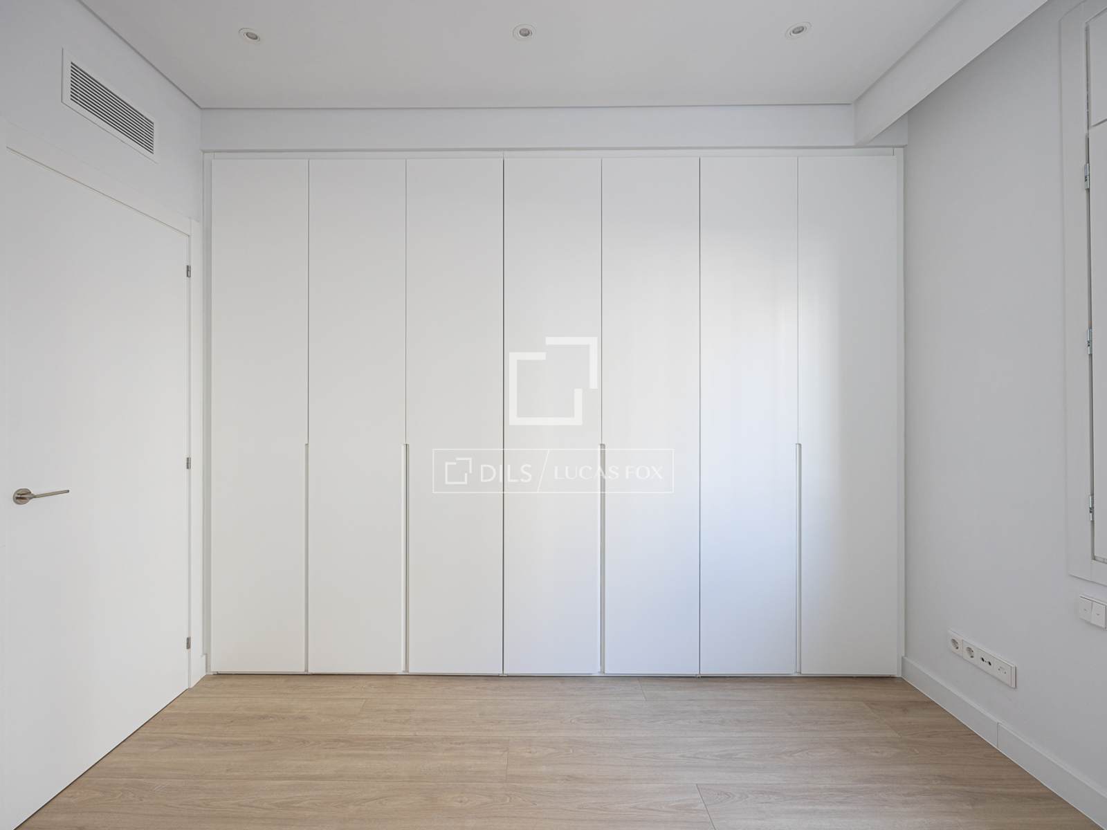 Dzīvoklis Barcelona, Spānijā 5 istabas, 134 m2 Nr. 192824
