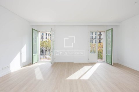 Apartment in Barcelona, Spain 5 bedrooms, 134 sq.m. No. 192824