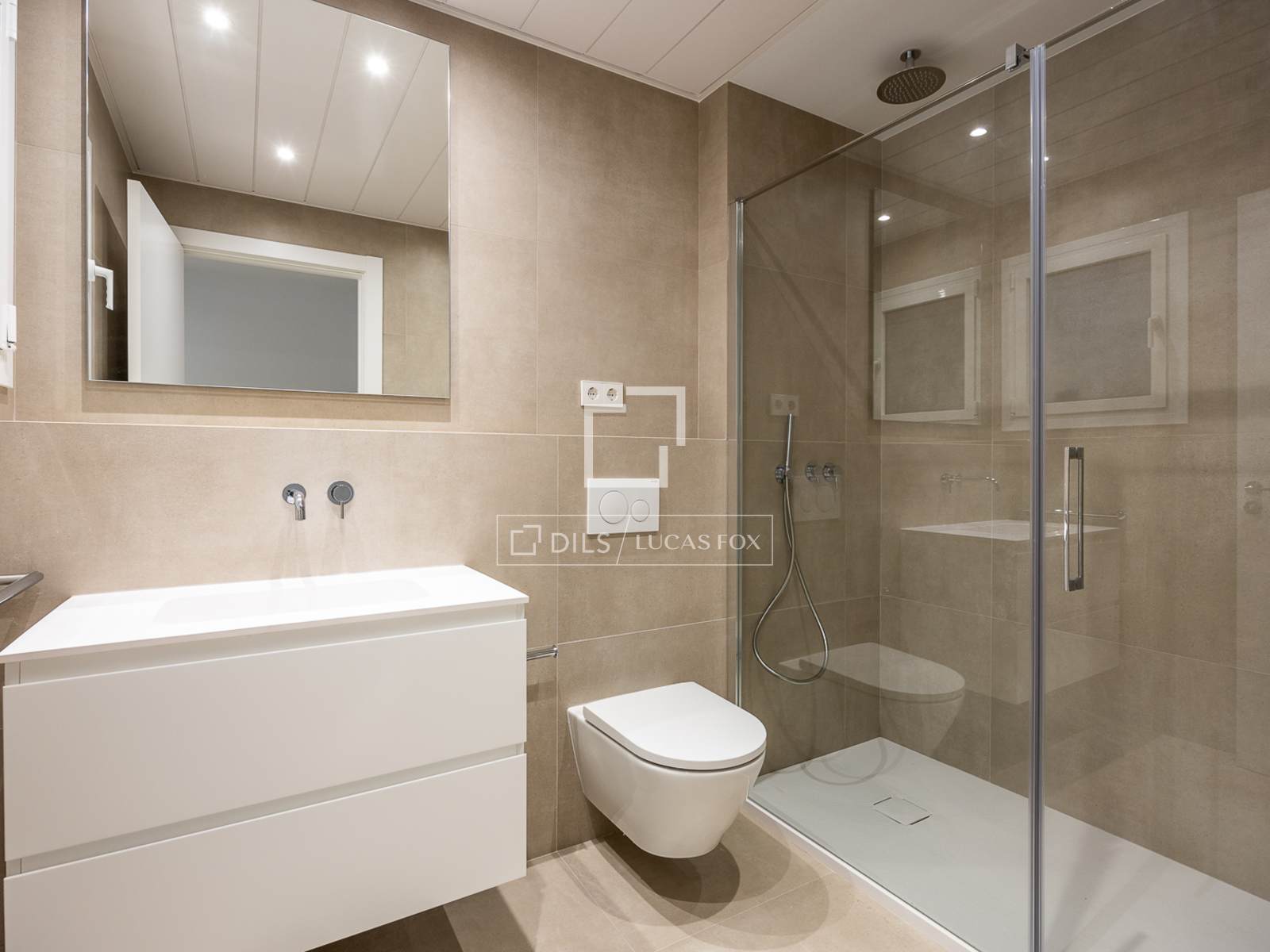 Dzīvoklis Barcelona, Spānijā 5 istabas, 134 m2 Nr. 192824