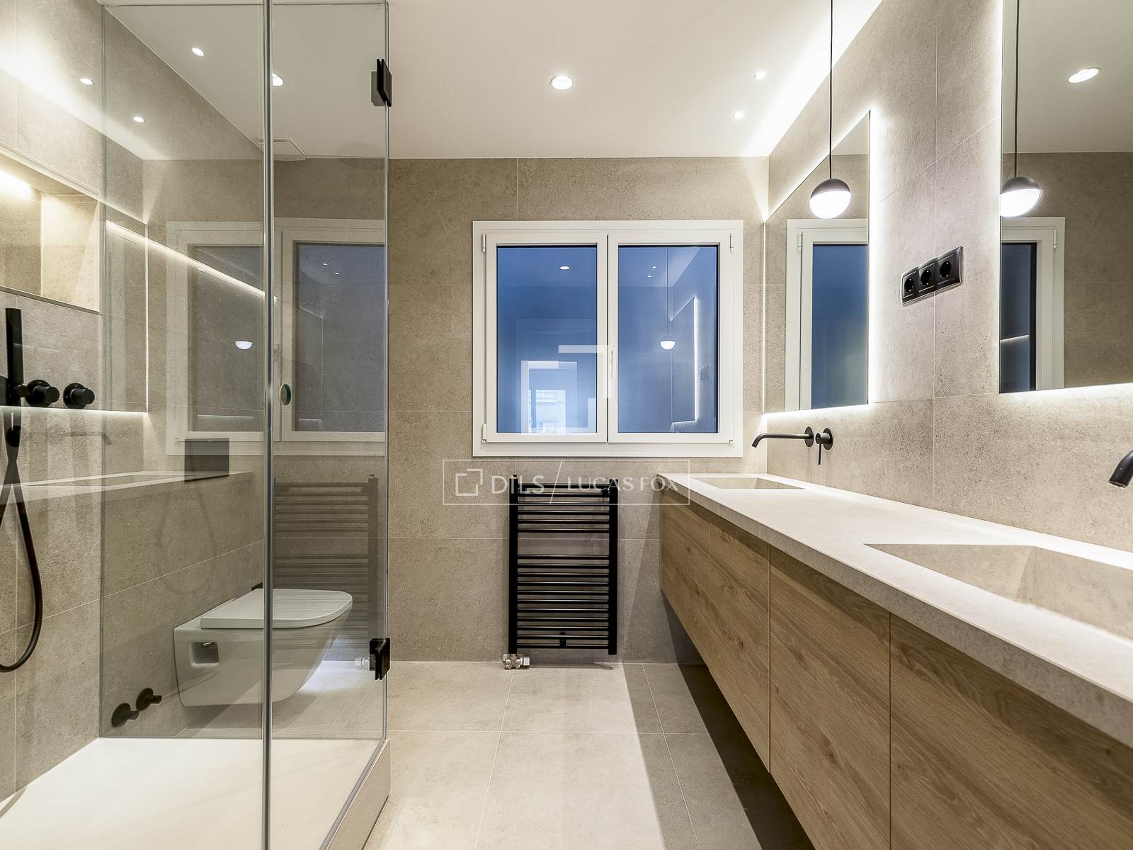 Appartamento a Barcelona, Spagna 3 camere da letto, 152 mq. N° 150840