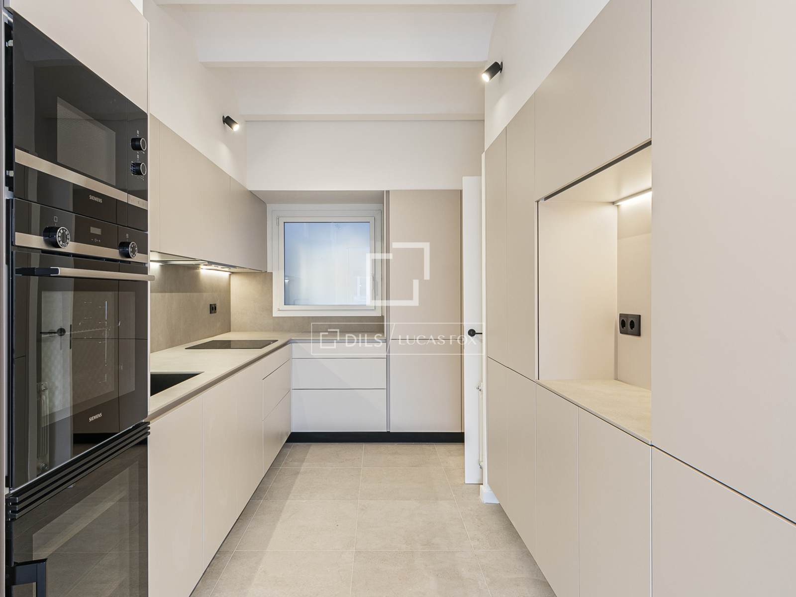 Appartamento a Barcelona, Spagna 3 camere da letto, 152 mq. N° 150840